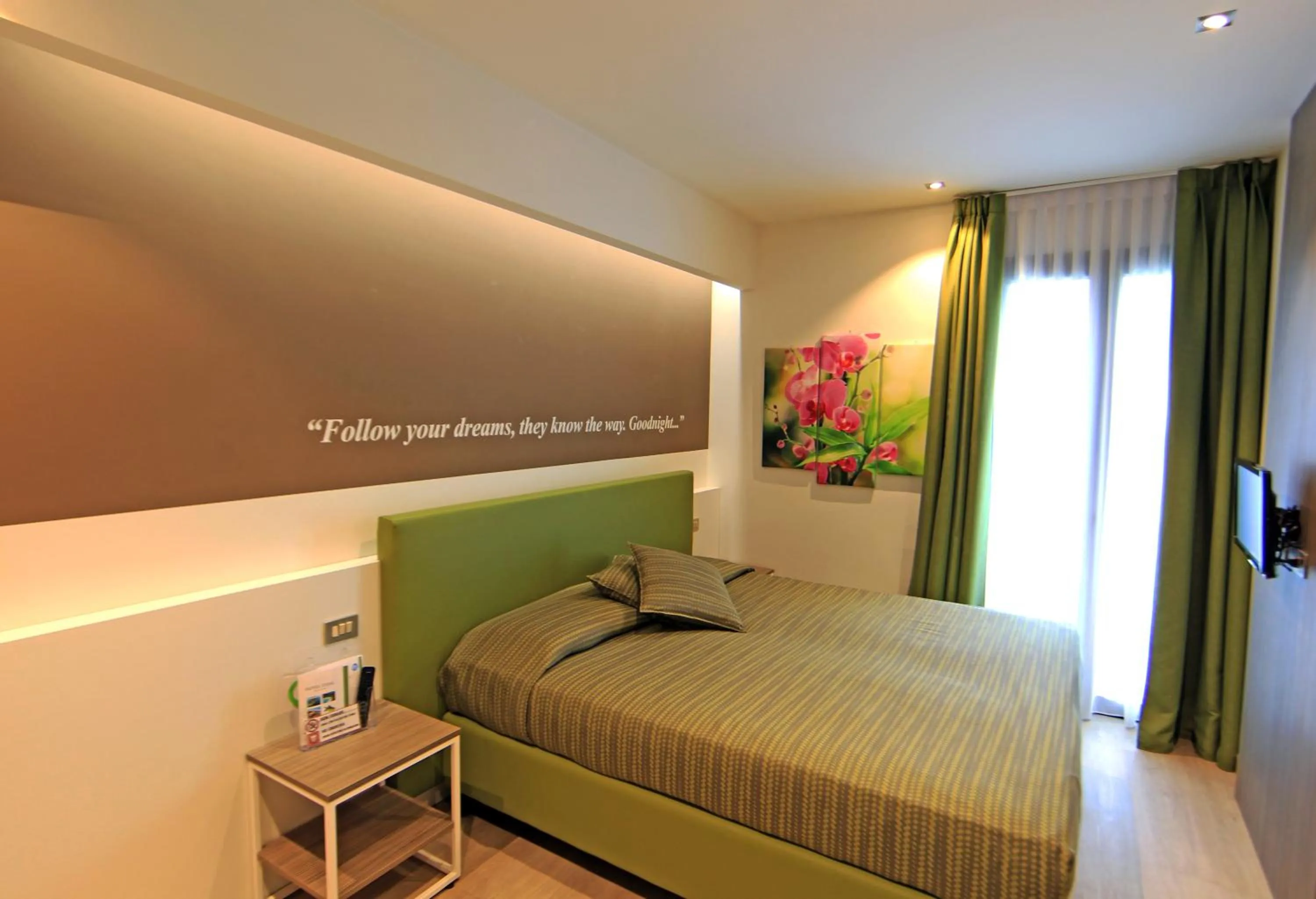 Bedroom, Bed in Hotel Ideal