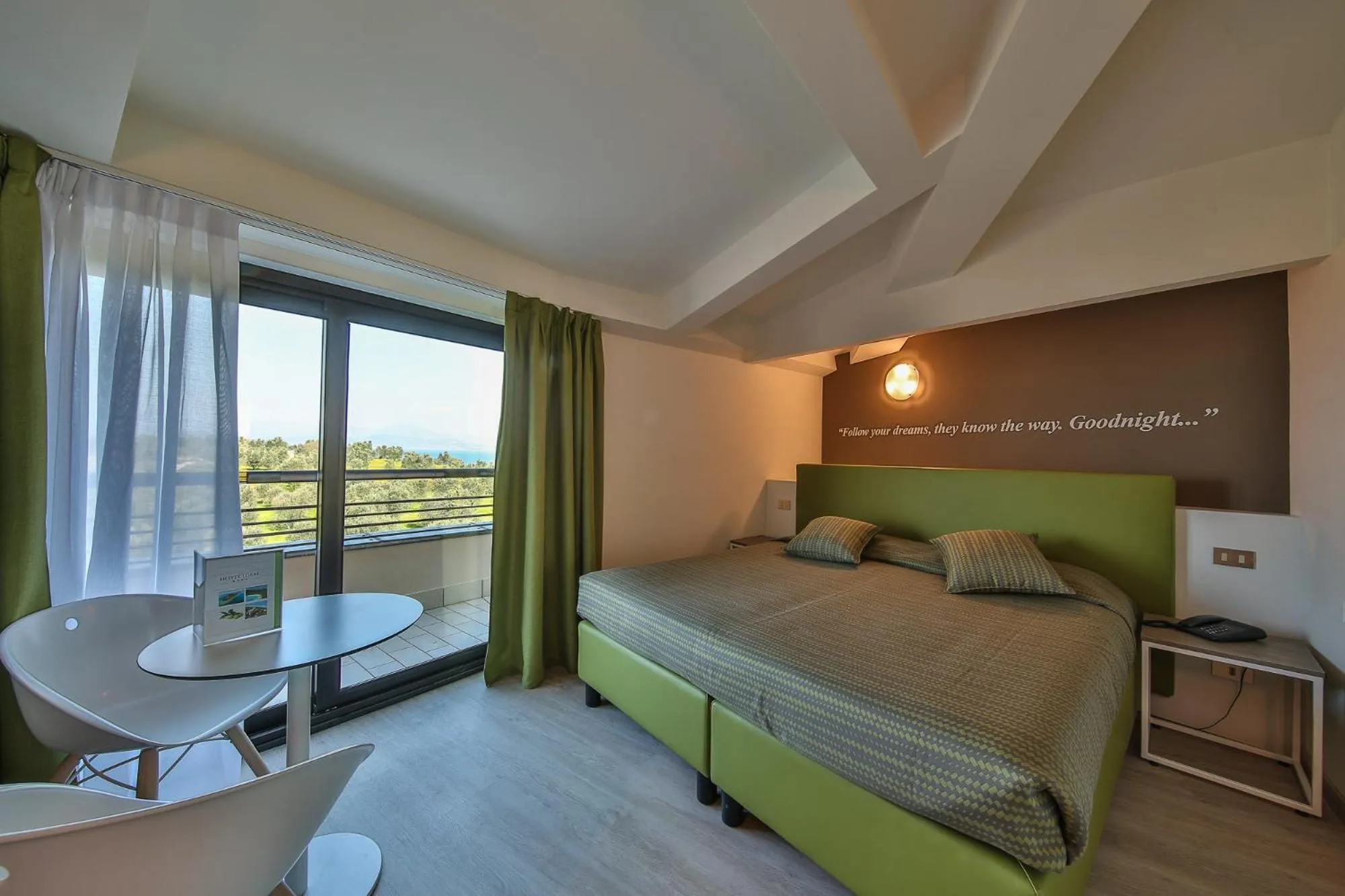 Day, Bed in Hotel Ideal