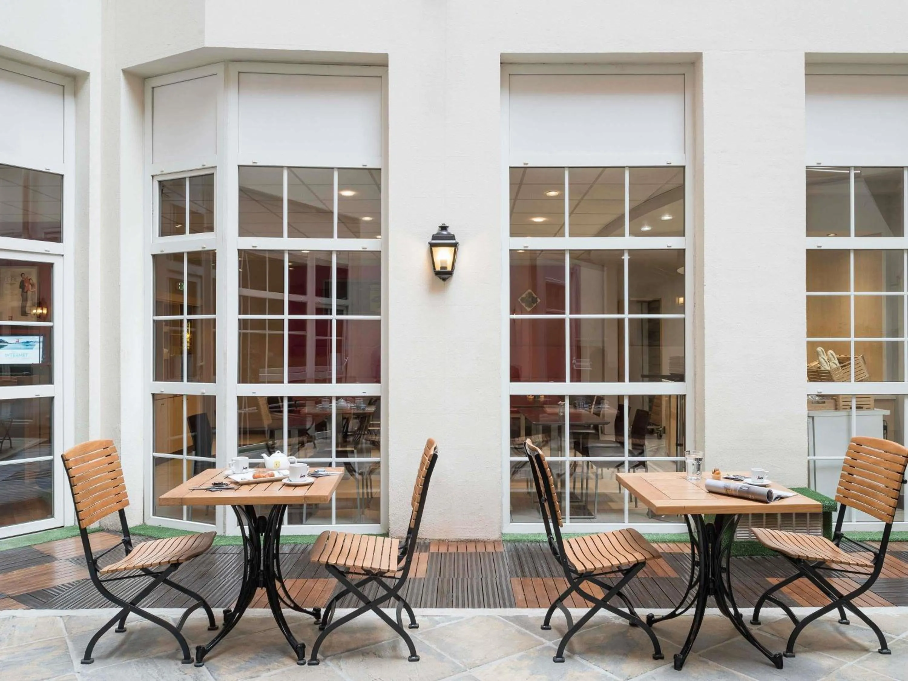 Lounge or bar in ibis Paris Ornano Montmartre Nord 18ème