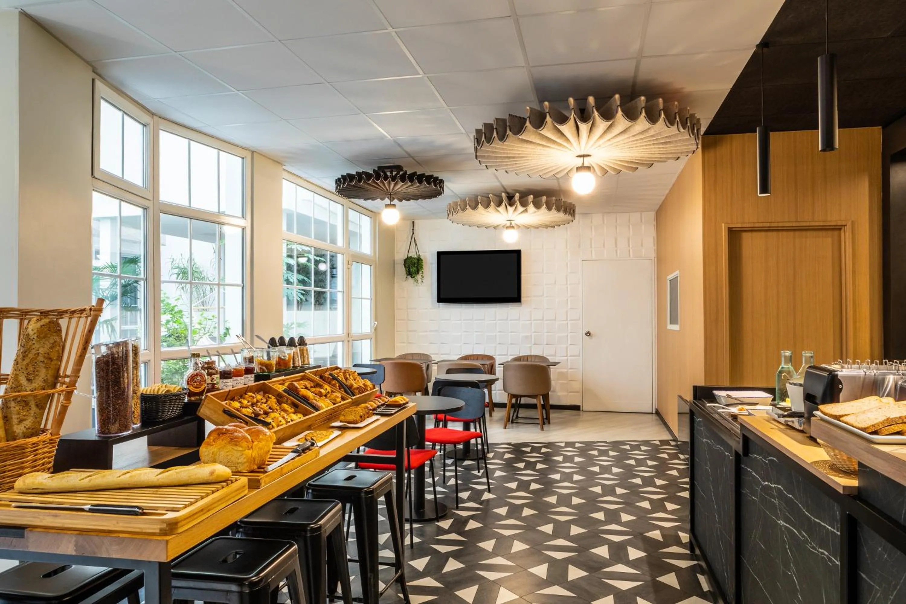 Breakfast in ibis Paris Ornano Montmartre Nord 18ème