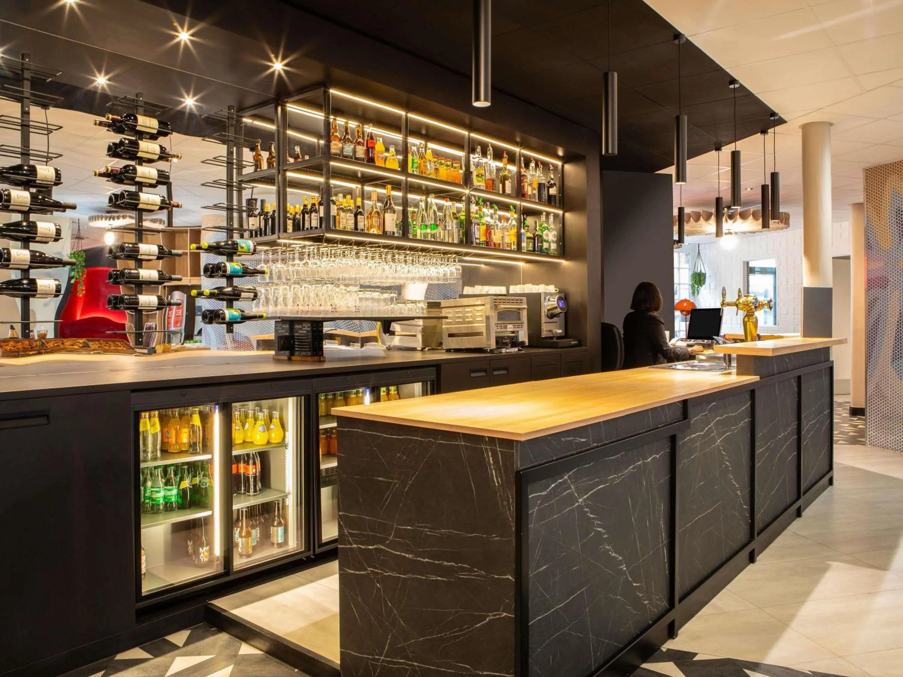 Lounge or bar in ibis Paris Ornano Montmartre Nord 18ème