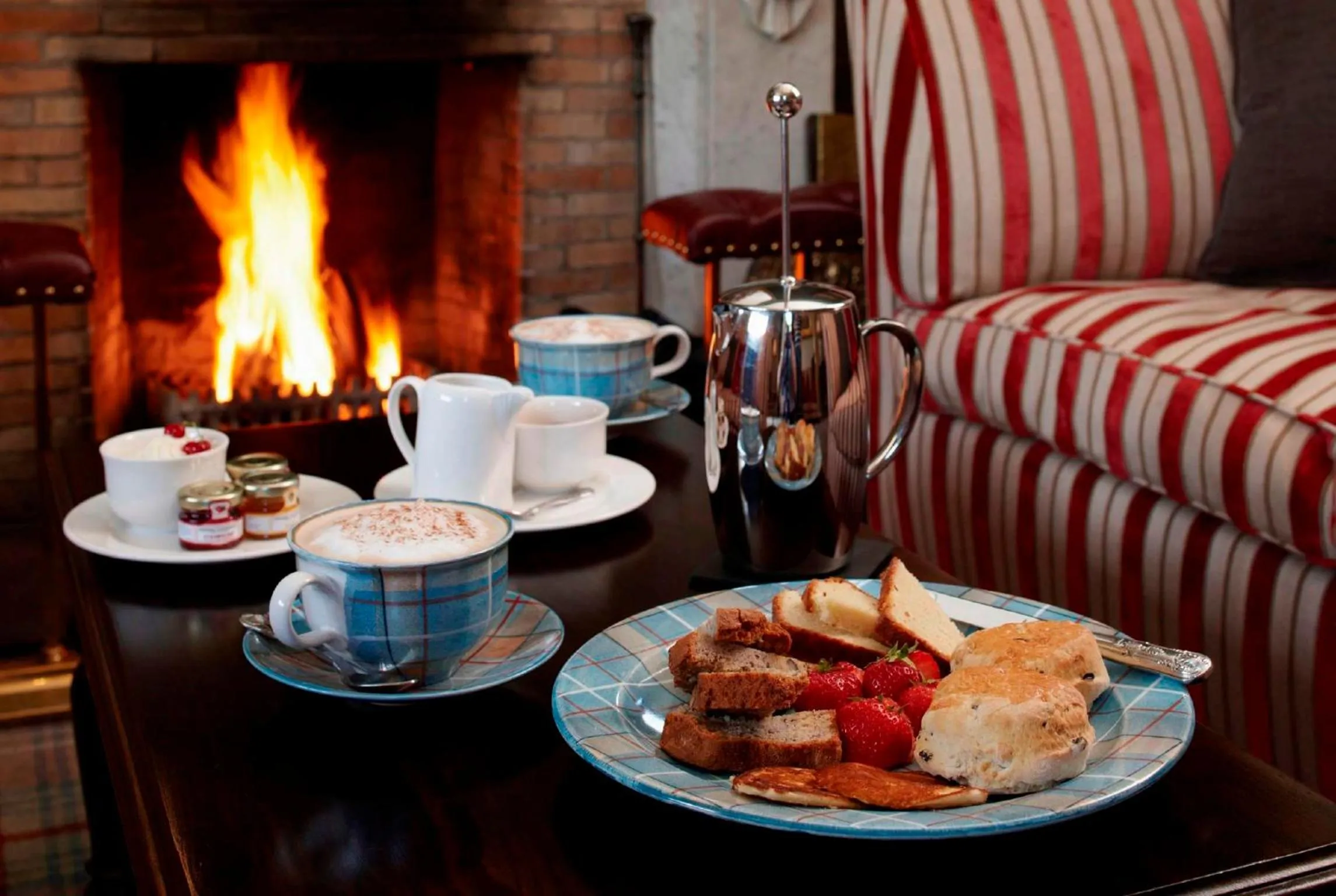 Lounge or bar in Loch Ness Country House Hotel