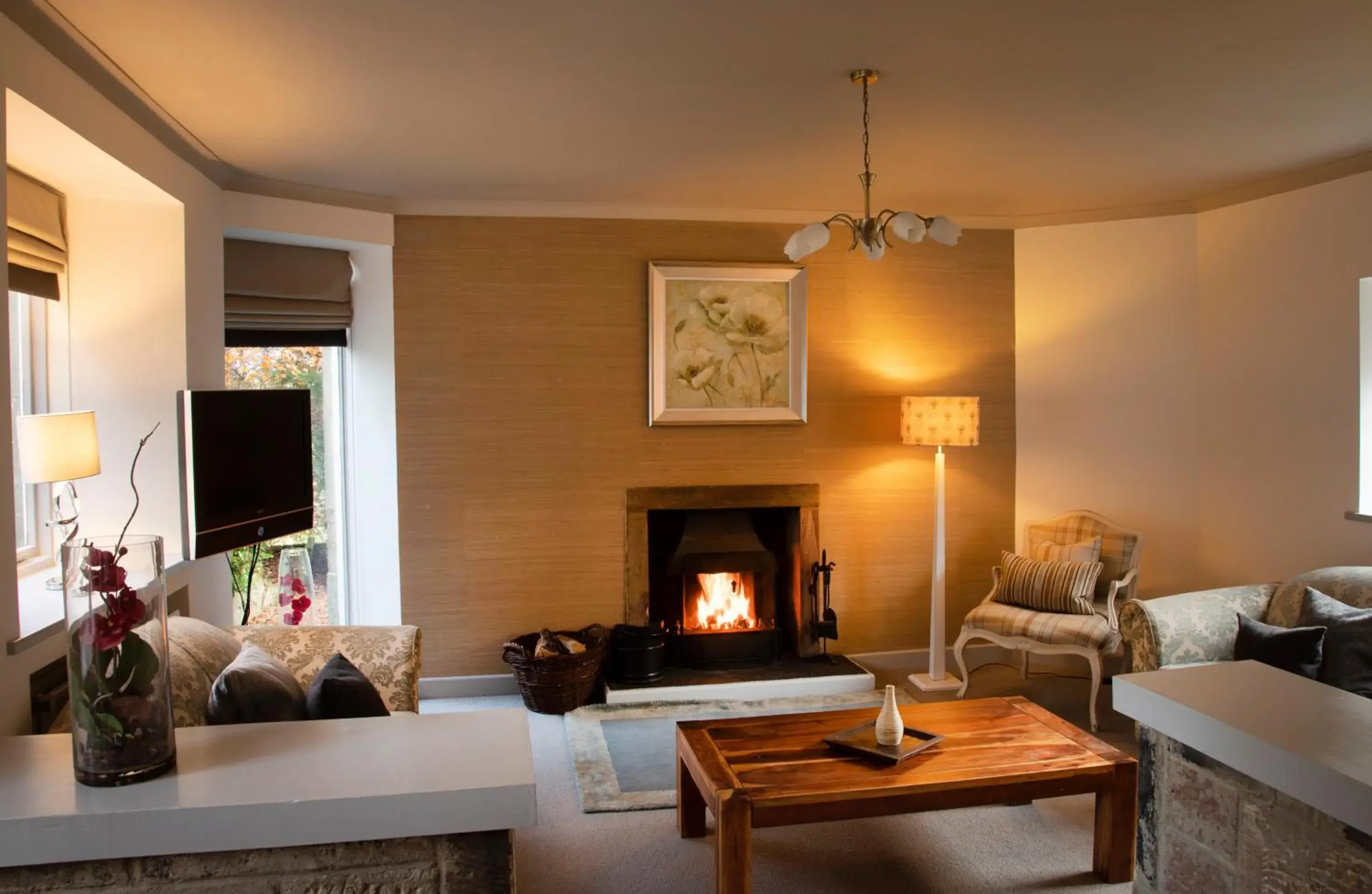 Cottage in Loch Ness Country House Hotel Cottage in Loch Ness Country House Hotel