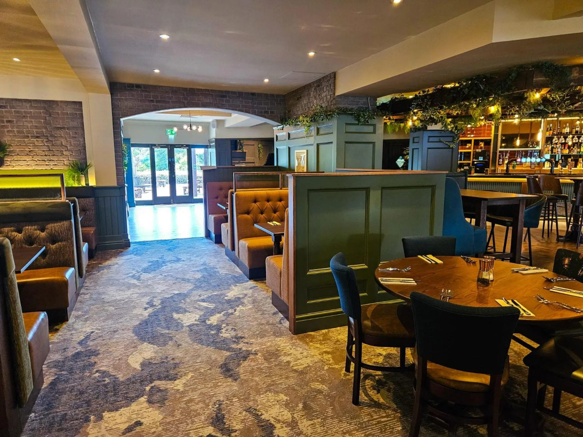 Restaurant/places to eat in Hotel Nineteen