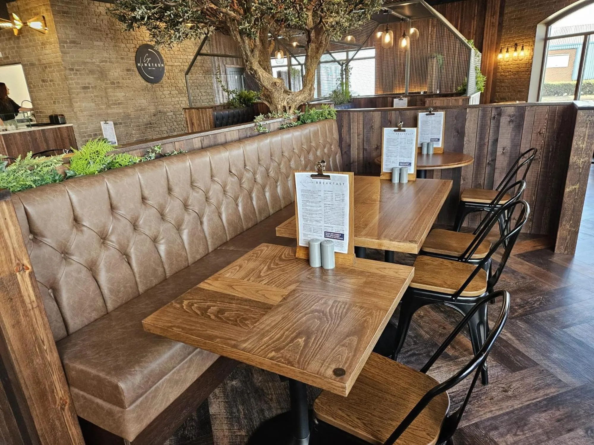 Restaurant/places to eat in Hotel Nineteen