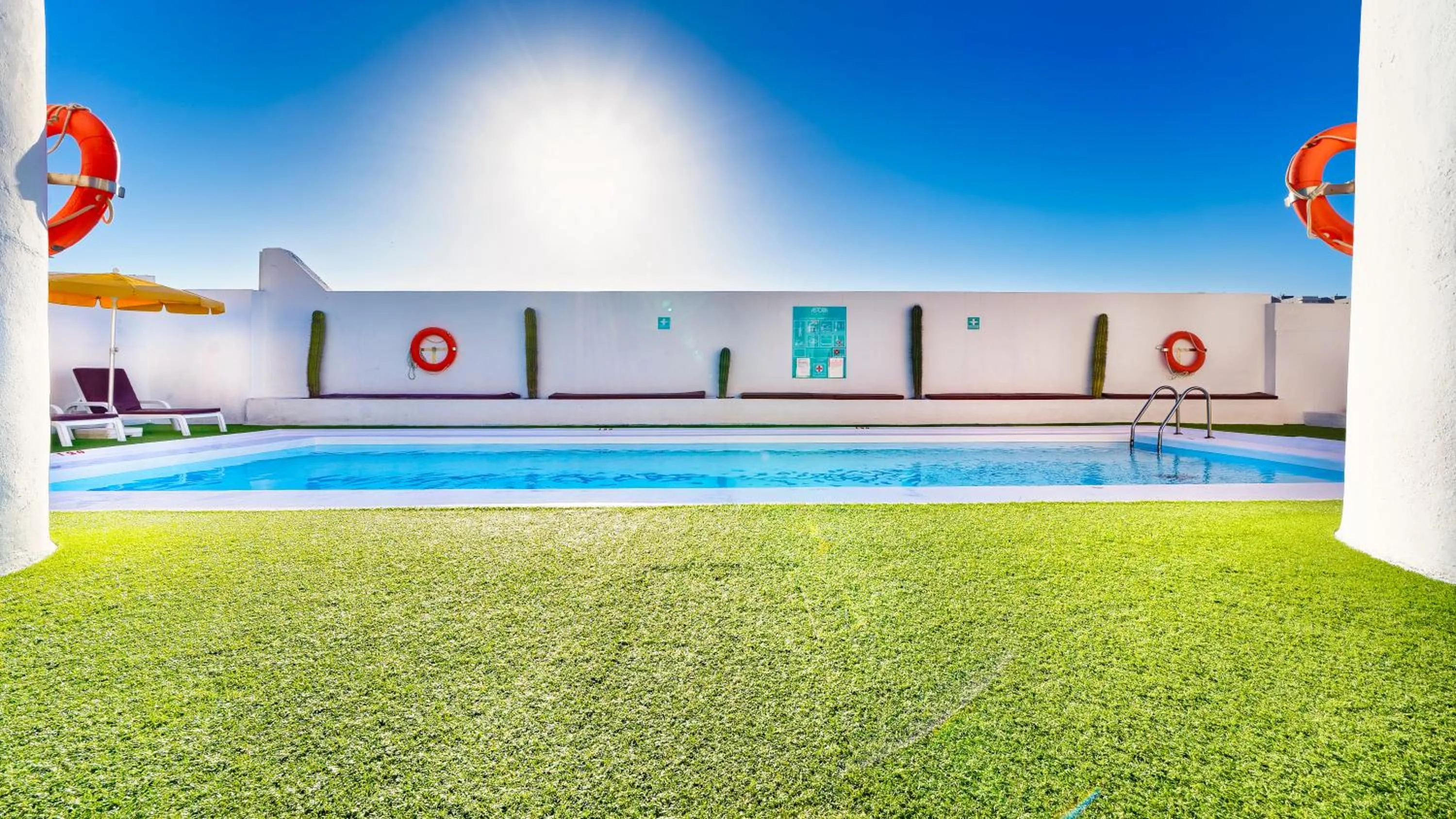 Swimming pool in Bull Astoria