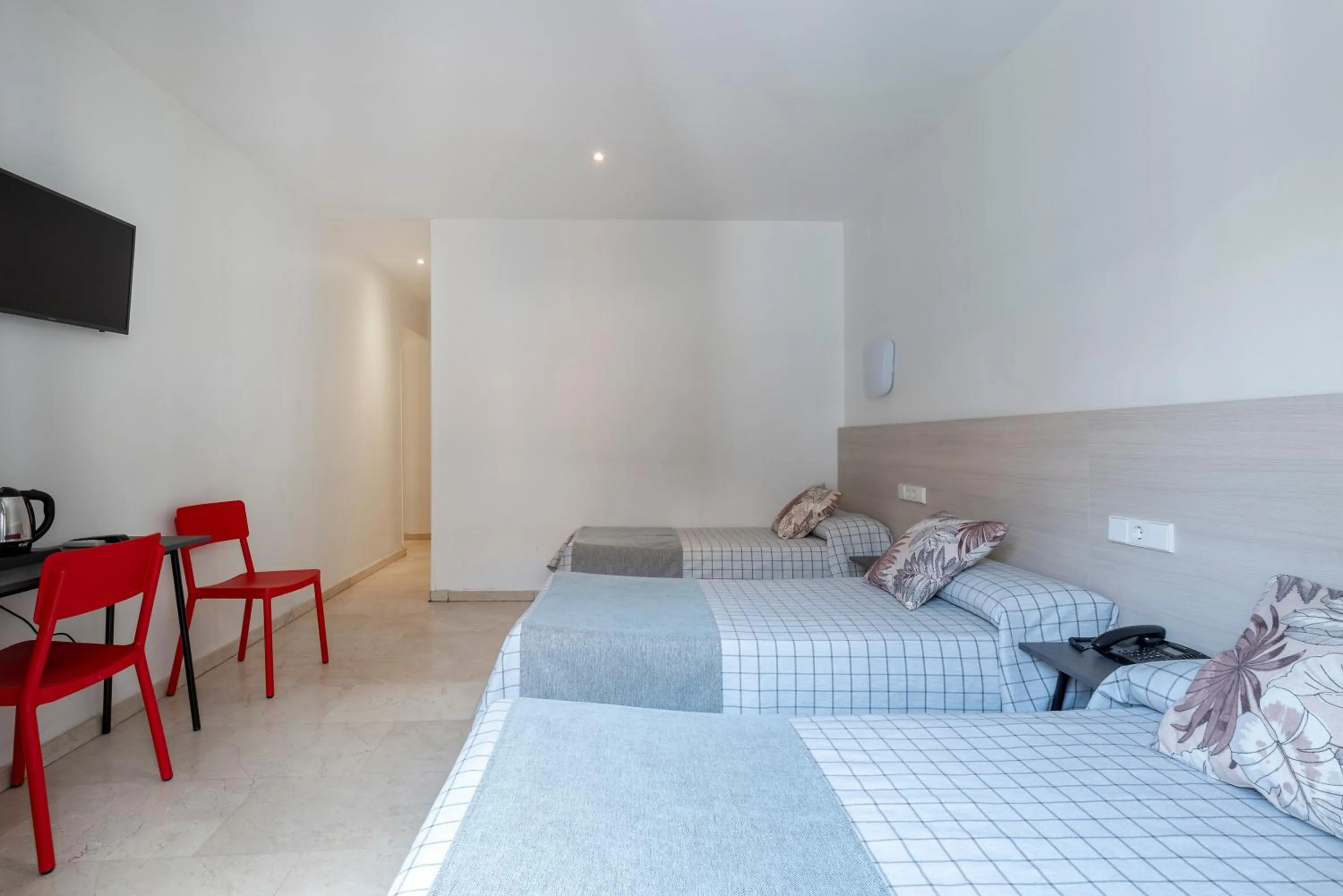 Bedroom, Bed in Hostal Castilla II Puerta del Sol