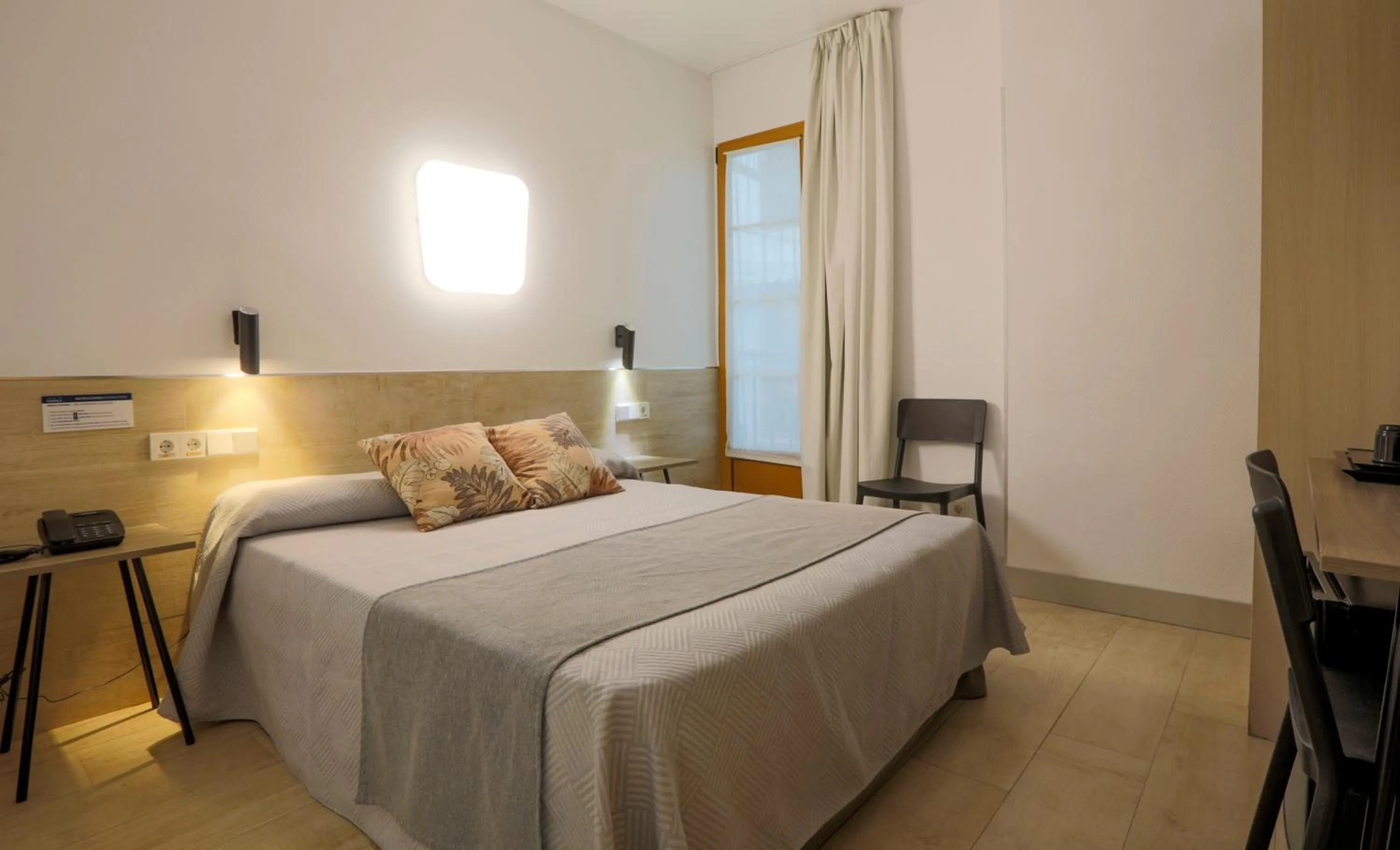 Bed in Hostal Castilla II Puerta del Sol