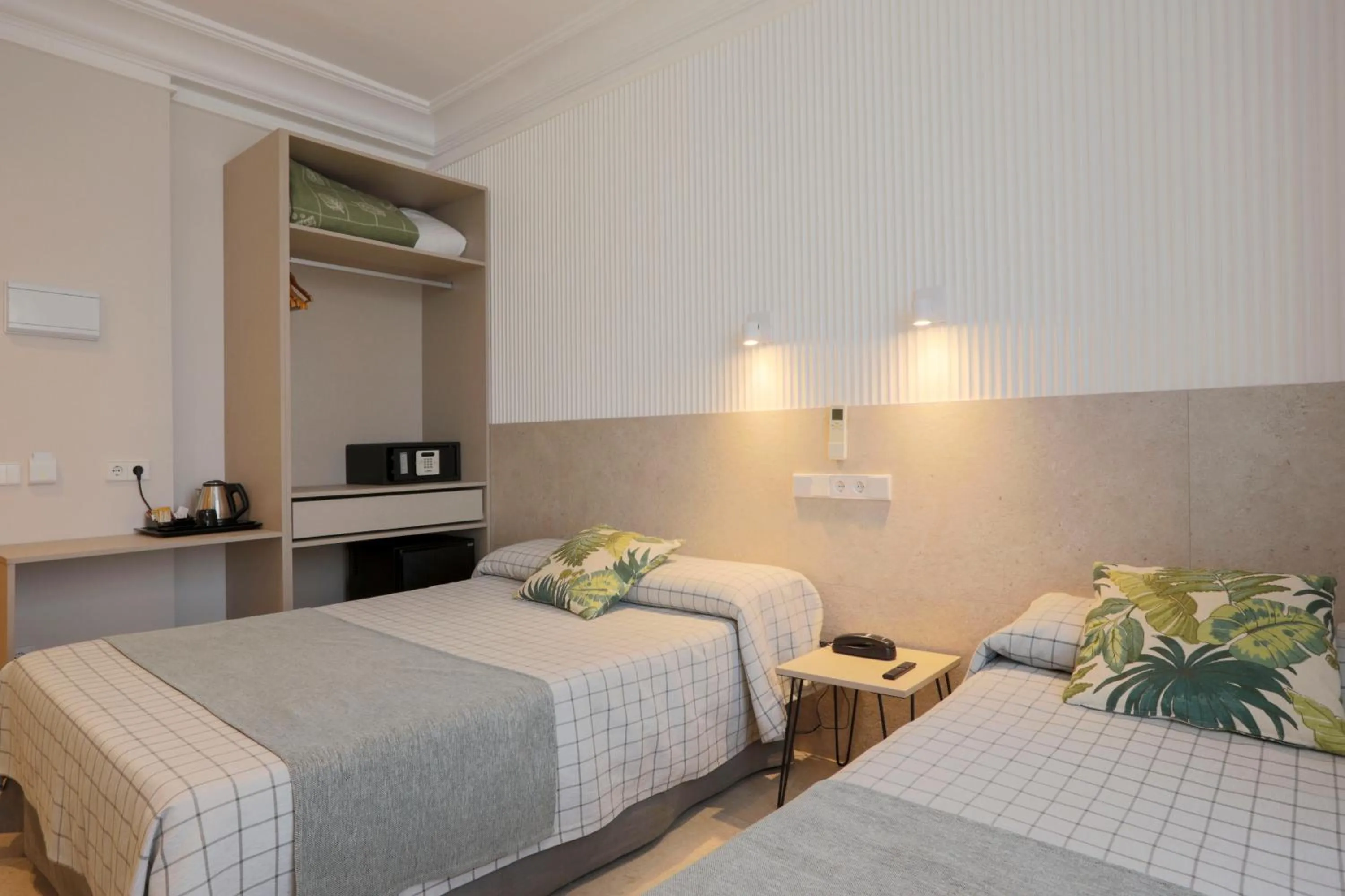 Bed in Hostal Castilla II Puerta del Sol