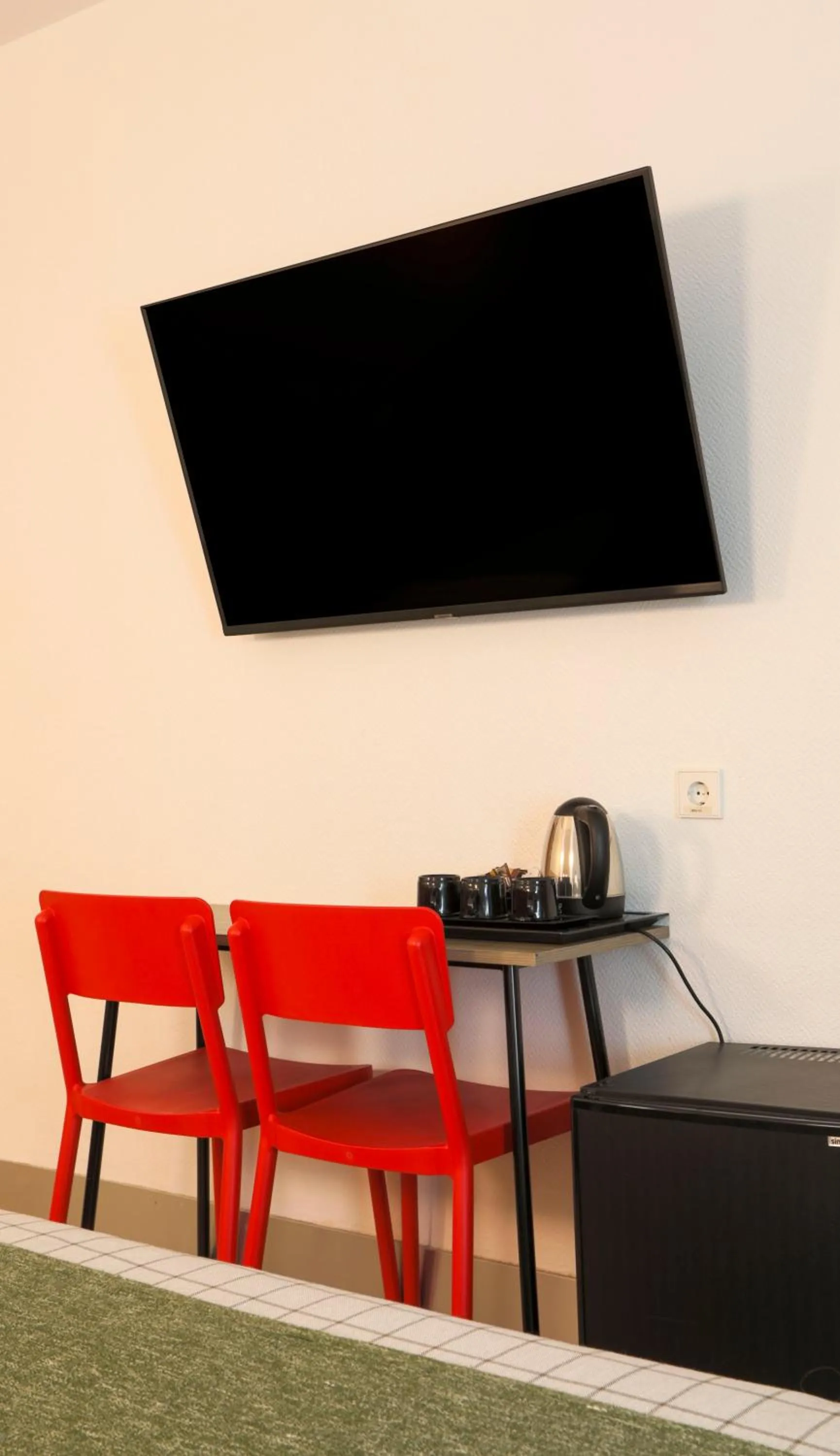 TV and multimedia in Hostal Castilla II Puerta del Sol