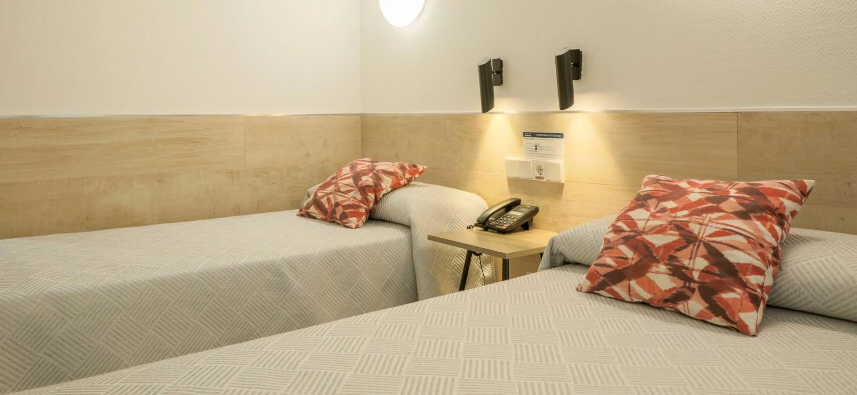 Bed in Hostal Castilla II Puerta del Sol