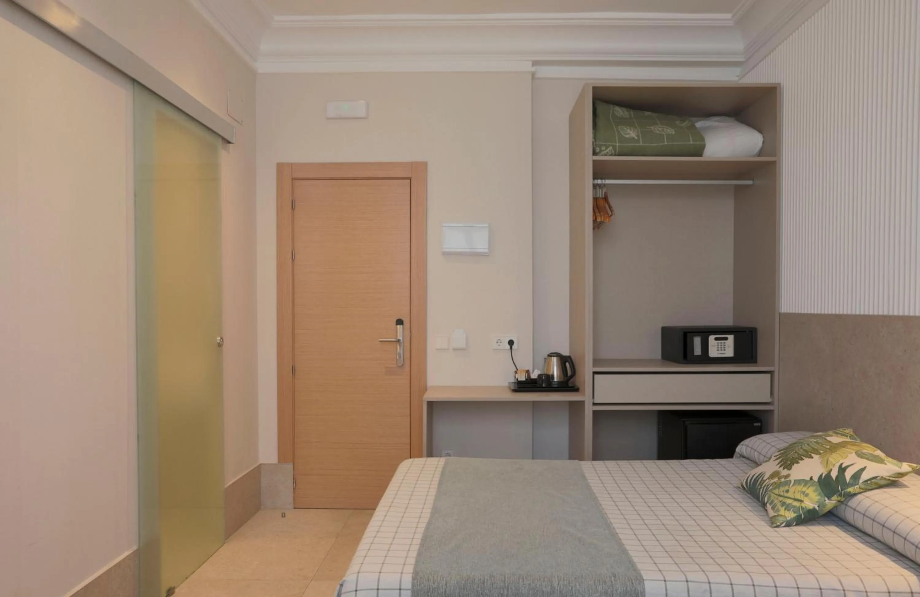 Coffee/tea facilities, Bed in Hostal Castilla II Puerta del Sol