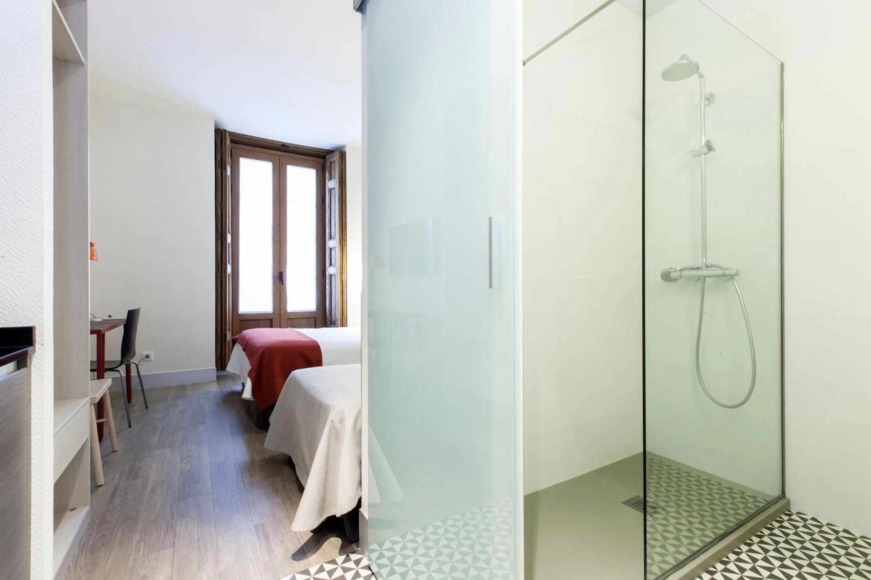 Bathroom, Bed in Hostal Castilla II Puerta del Sol