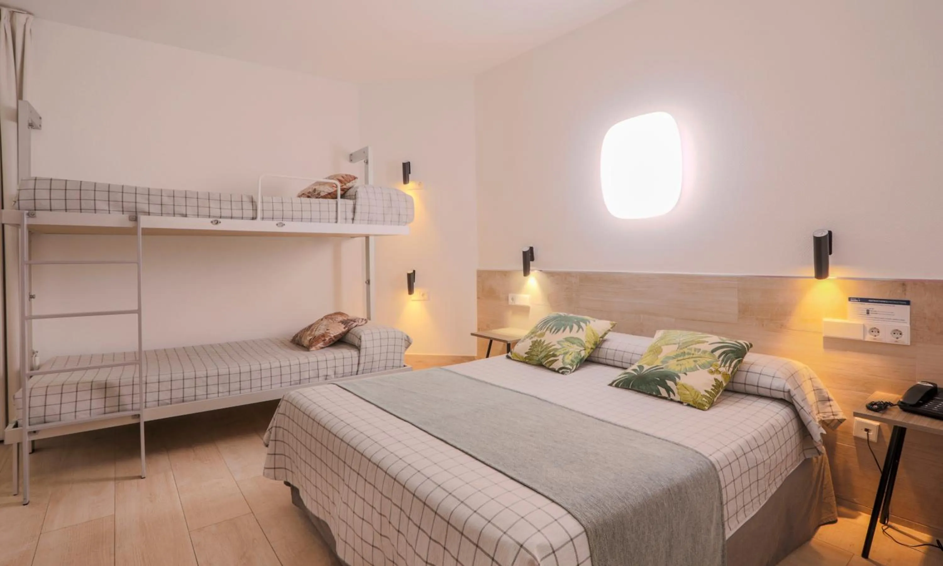 Photo of the whole room, Bed in Hostal Castilla II Puerta del Sol