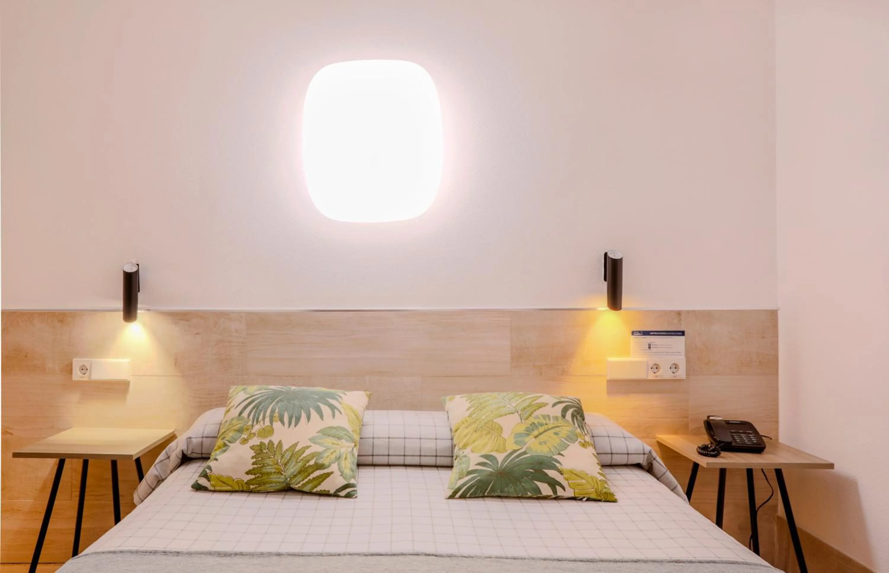 Bed in Hostal Castilla II Puerta del Sol