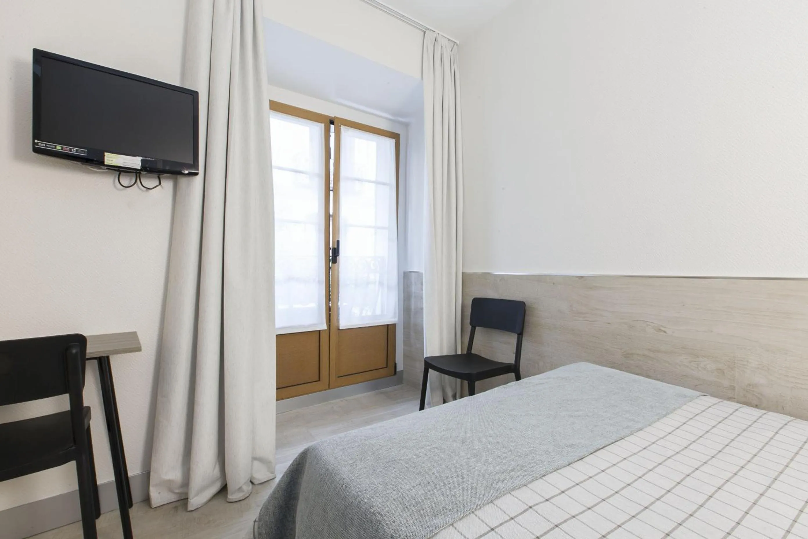 Bedroom, Bed in Hostal Castilla II Puerta del Sol