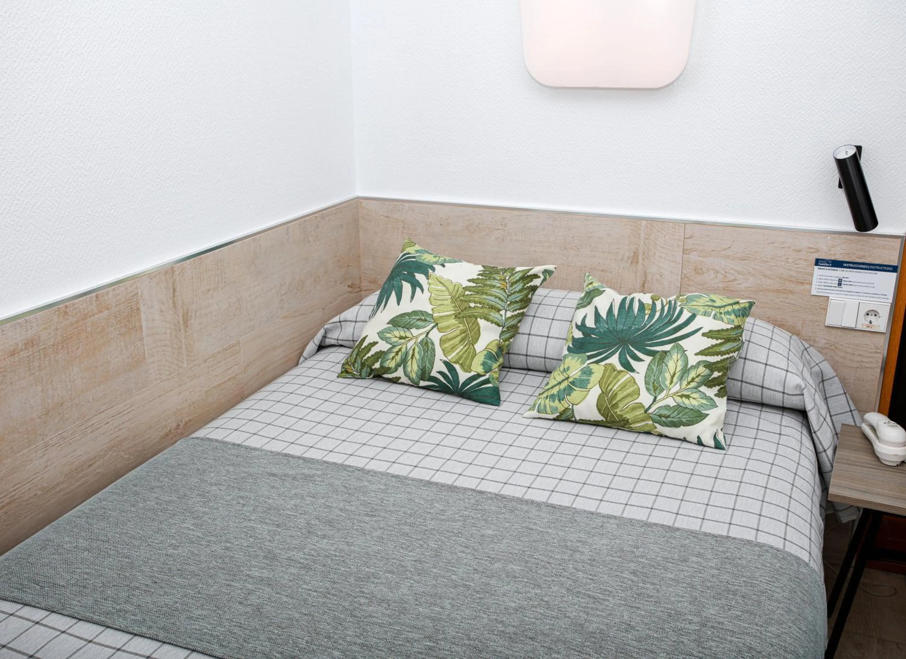 Bed in Hostal Castilla II Puerta del Sol