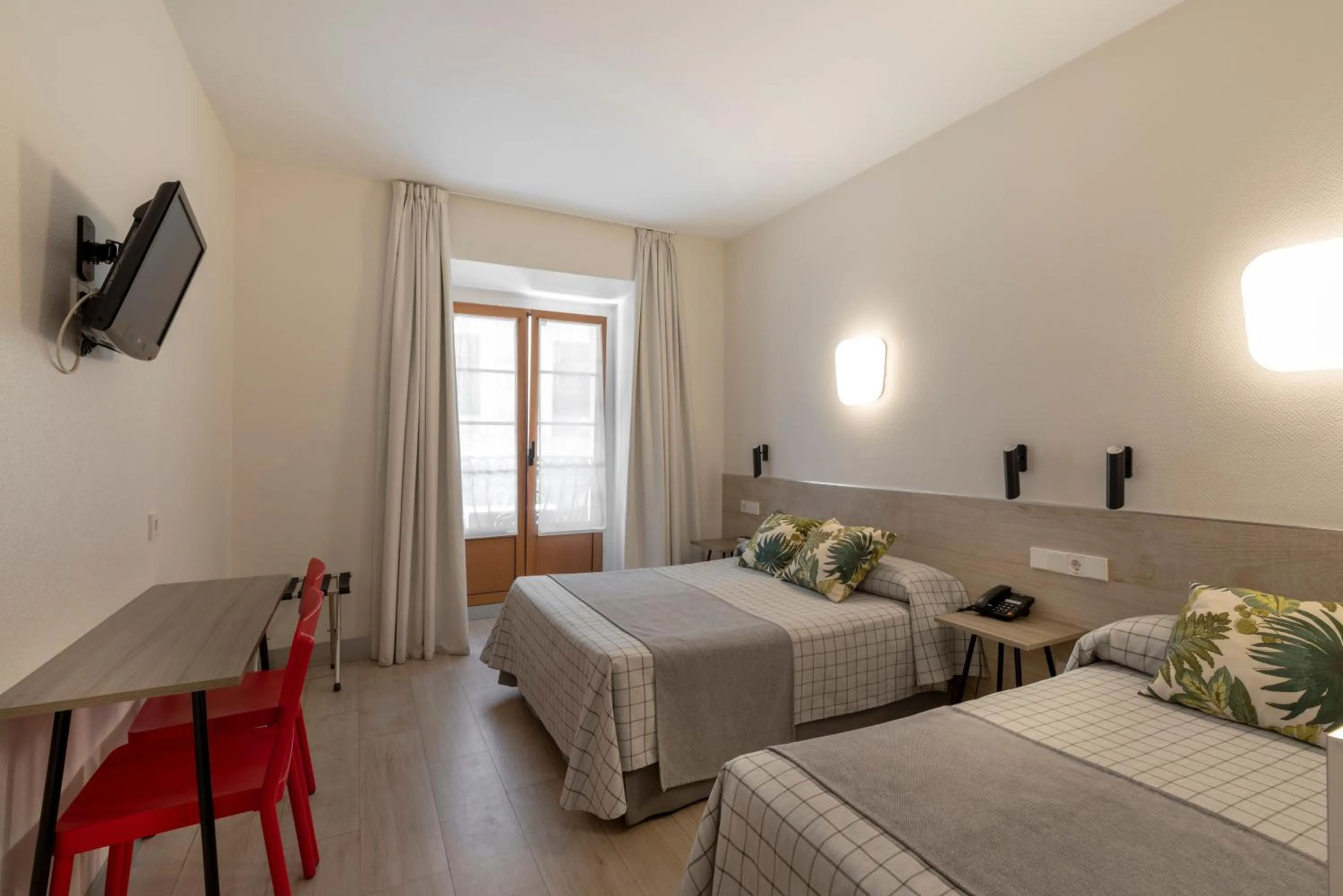 Bed in Hostal Castilla II Puerta del Sol