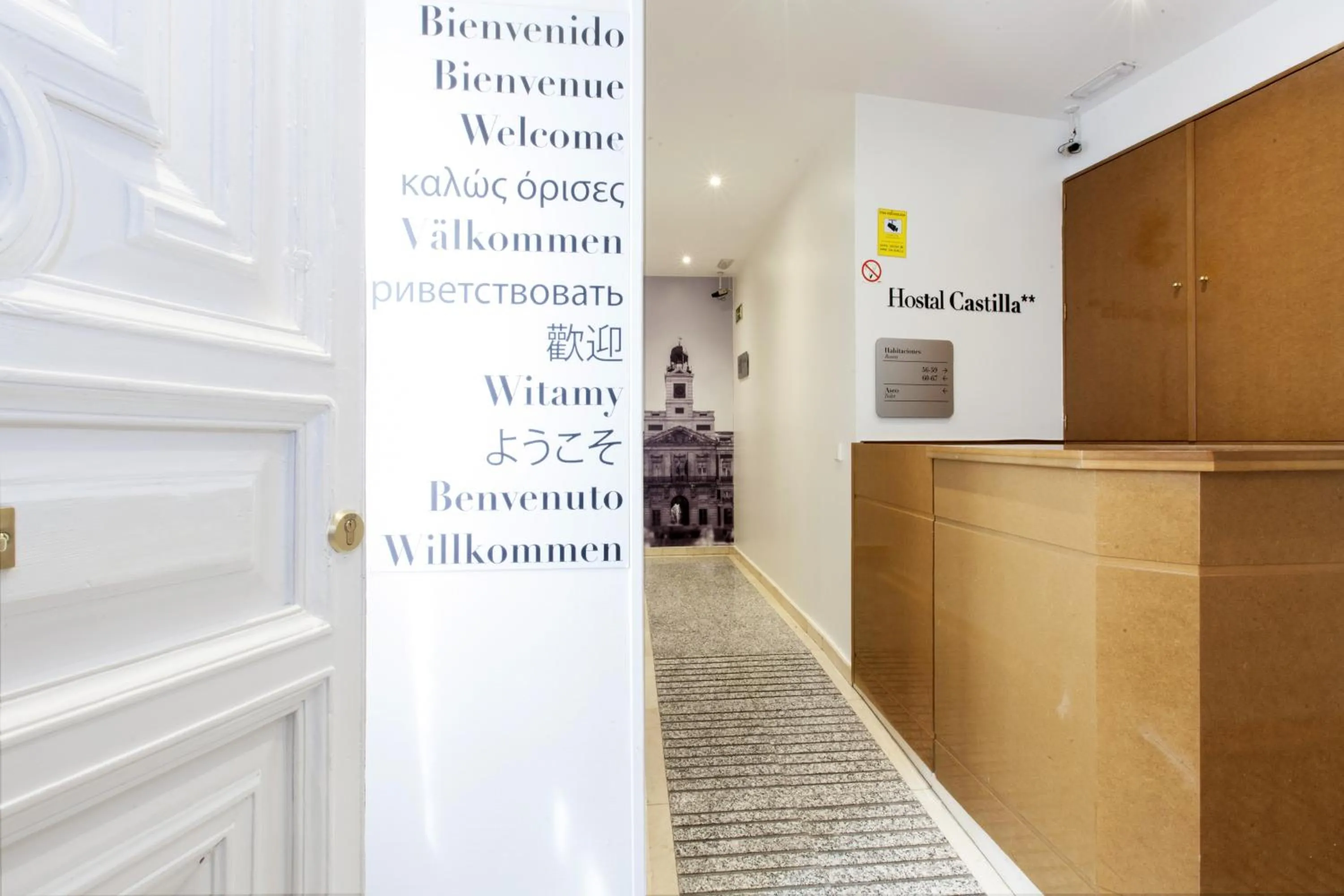 Lobby or reception in Hostal Castilla II Puerta del Sol
