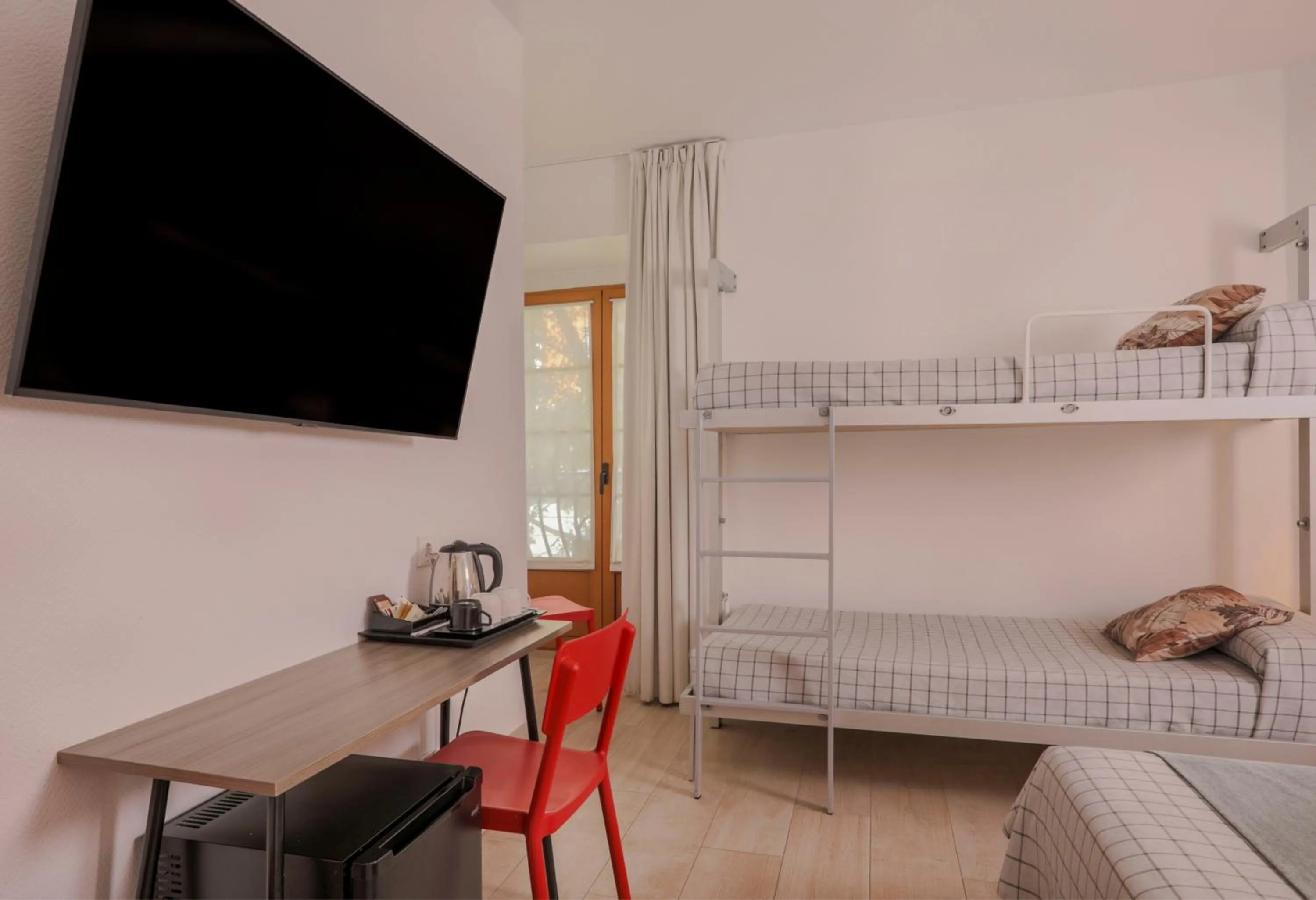 TV and multimedia, Bed in Hostal Castilla II Puerta del Sol