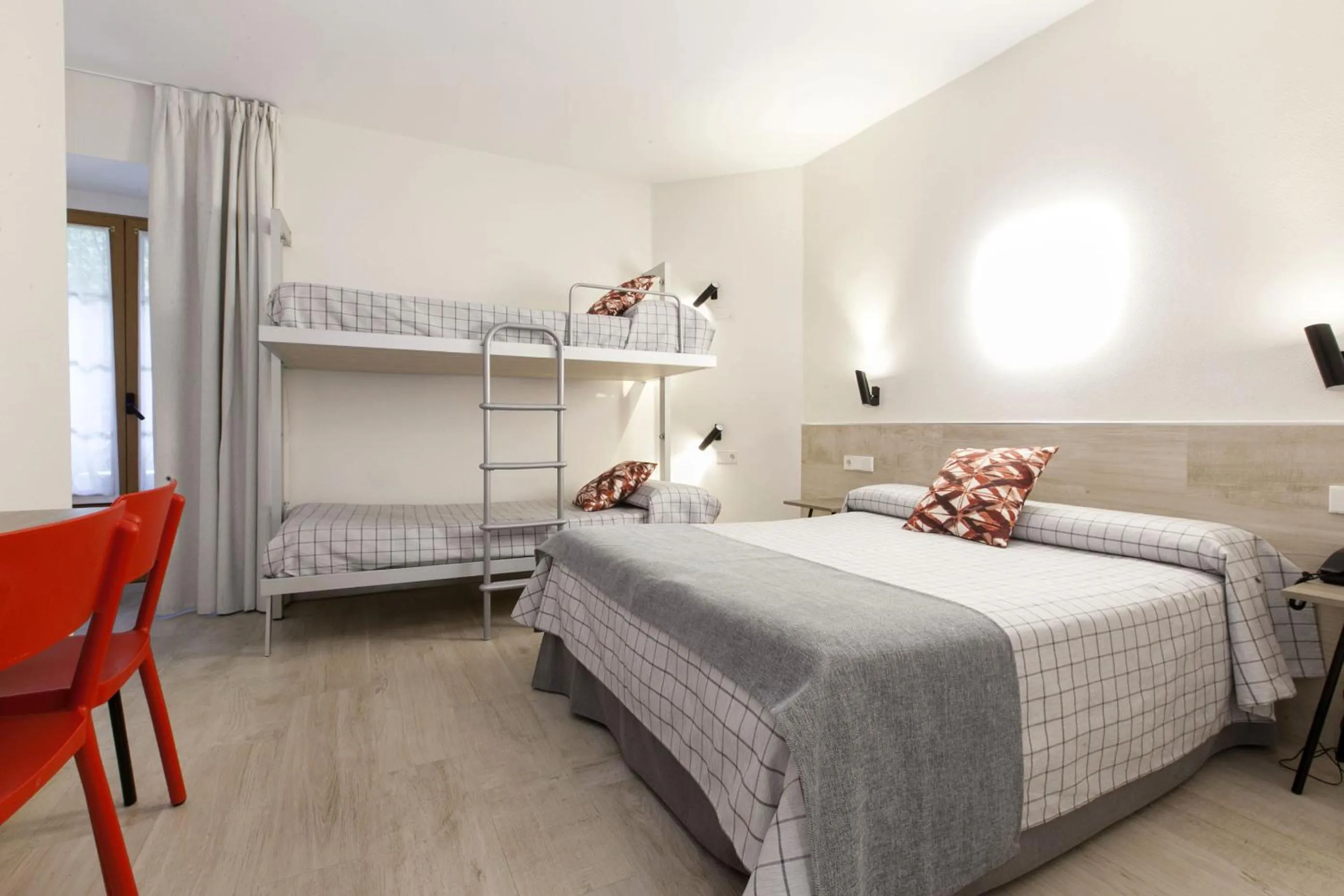 Bedroom, Bed in Hostal Castilla II Puerta del Sol