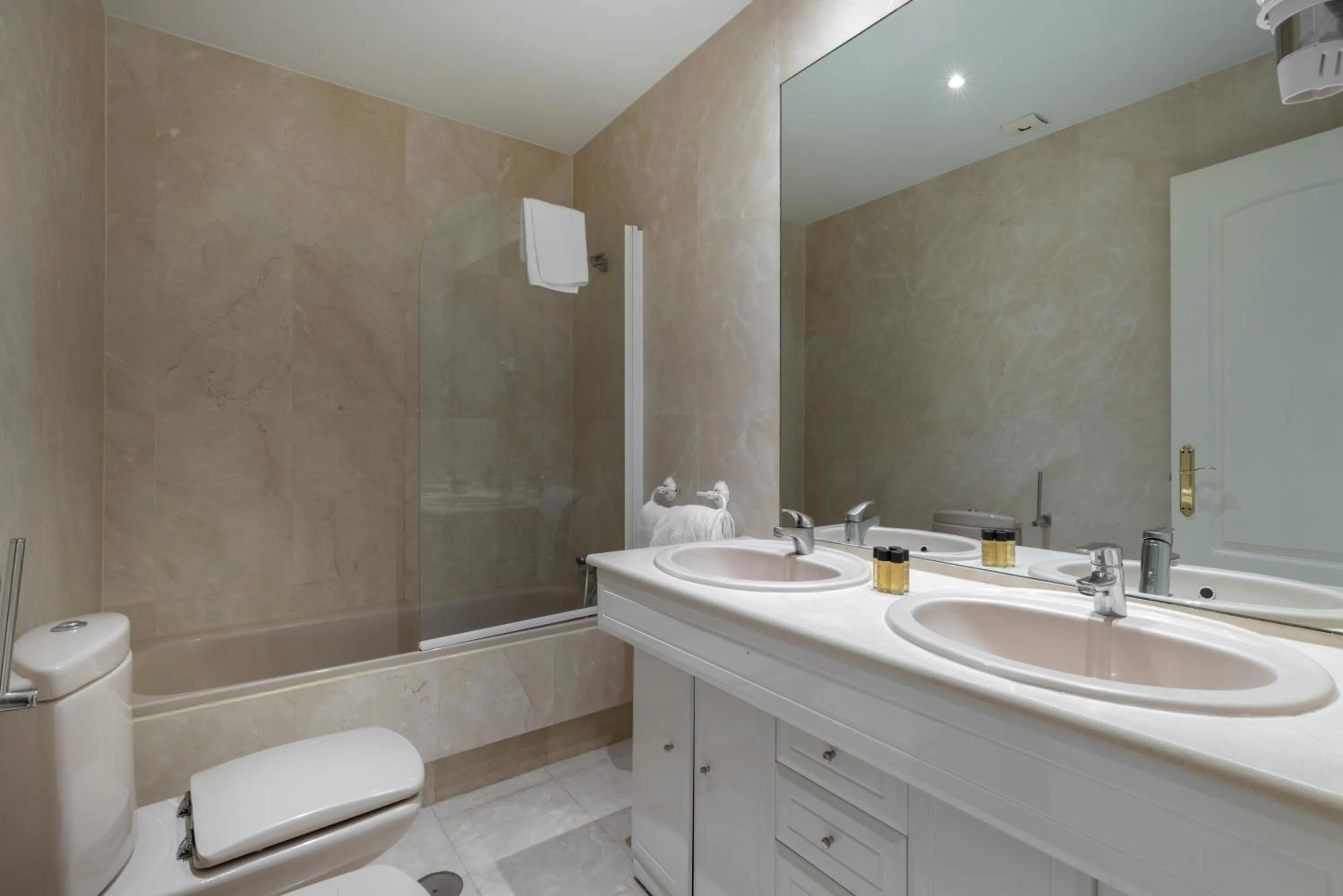 Bathroom in Hostal Castilla II Puerta del Sol