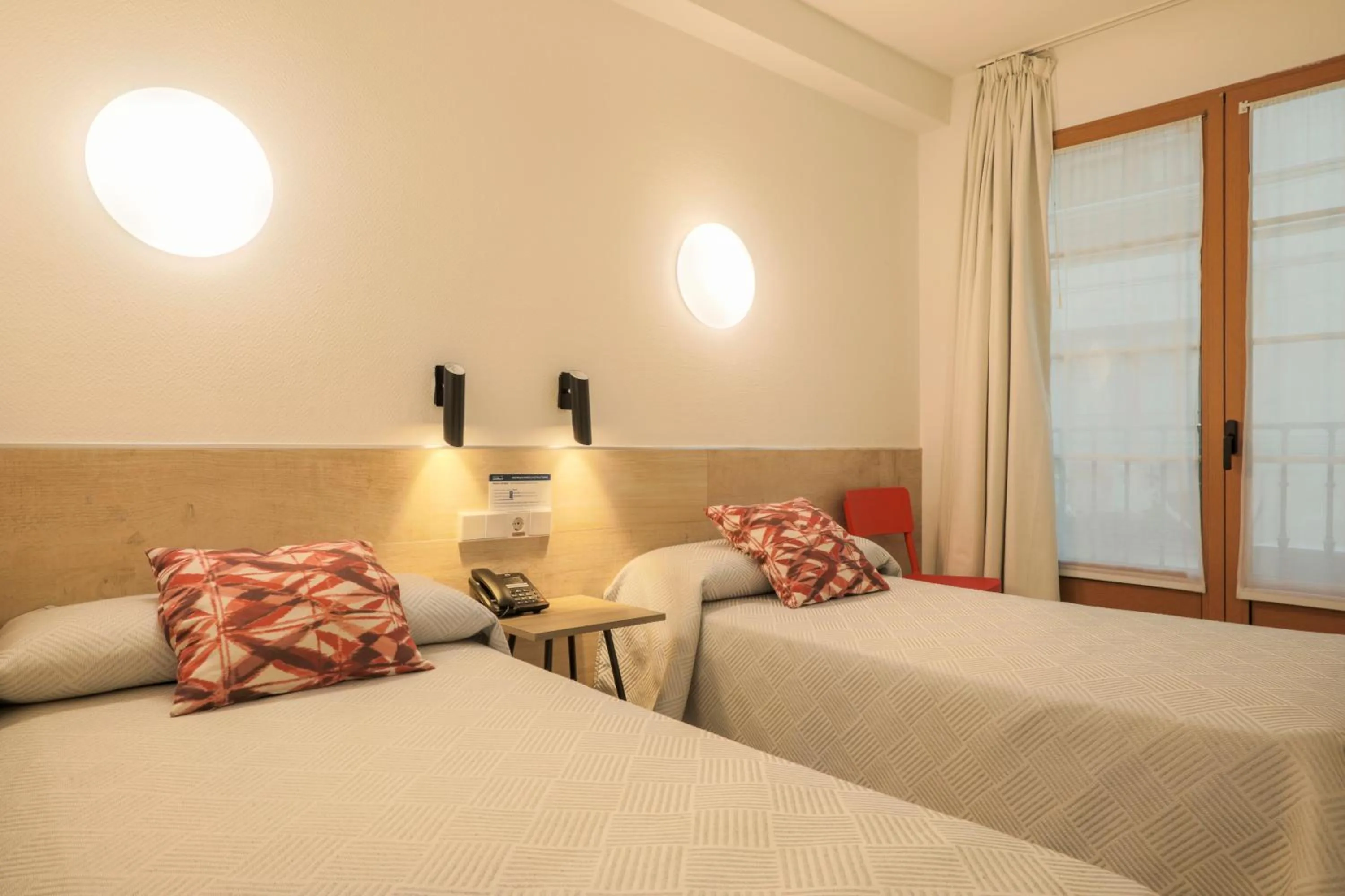 Bed in Hostal Castilla II Puerta del Sol