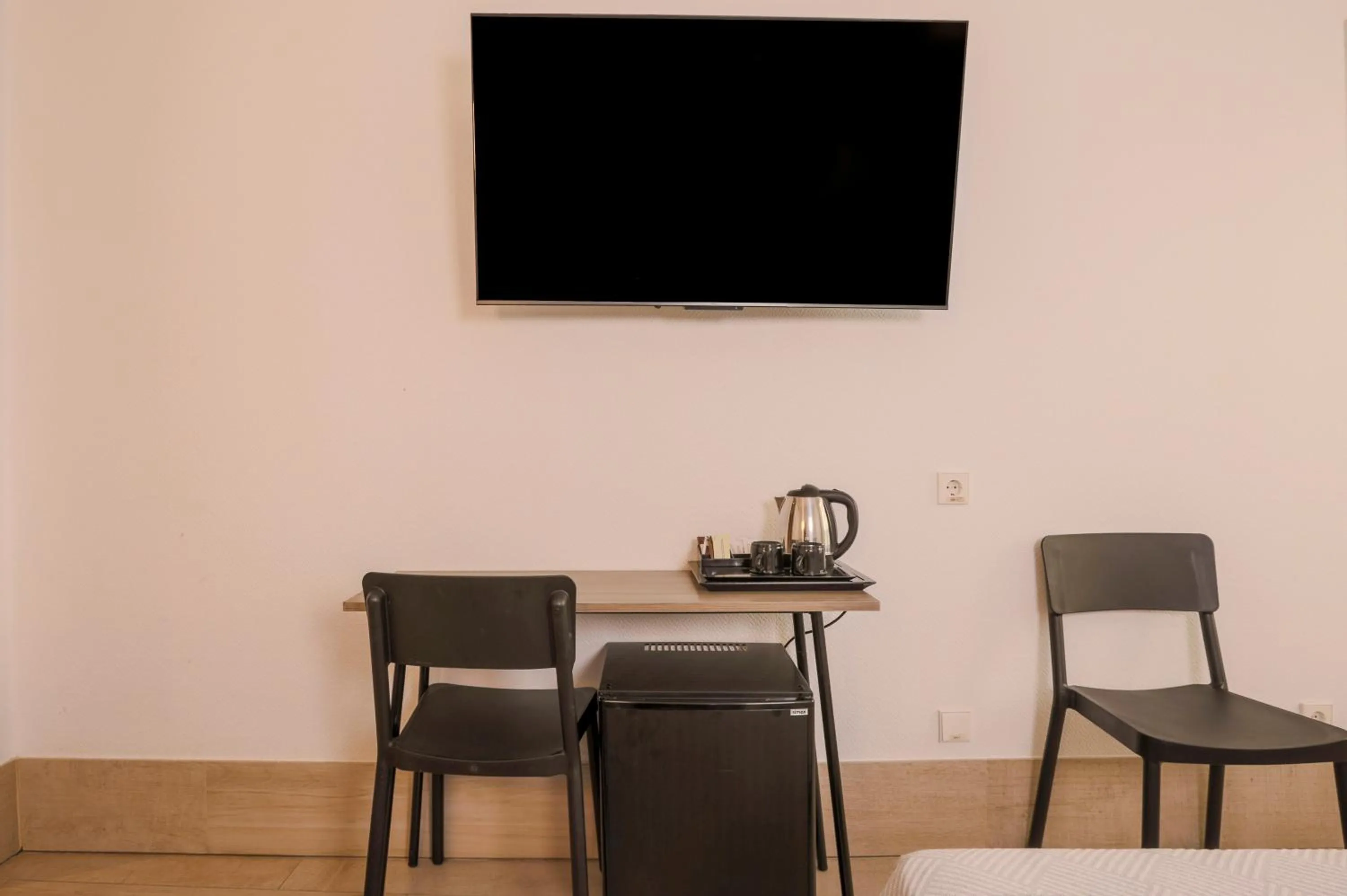 TV and multimedia in Hostal Castilla II Puerta del Sol