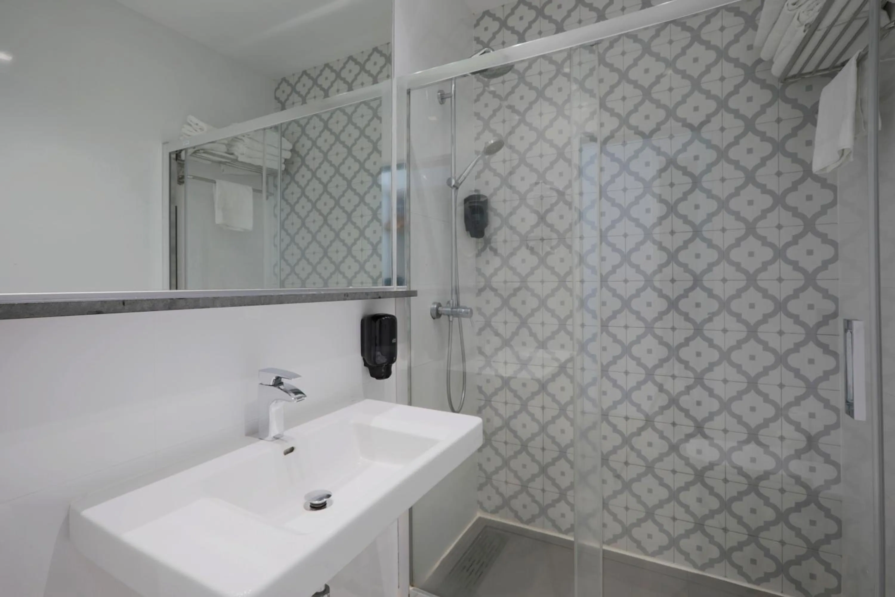 Bathroom in Hostal Castilla II Puerta del Sol