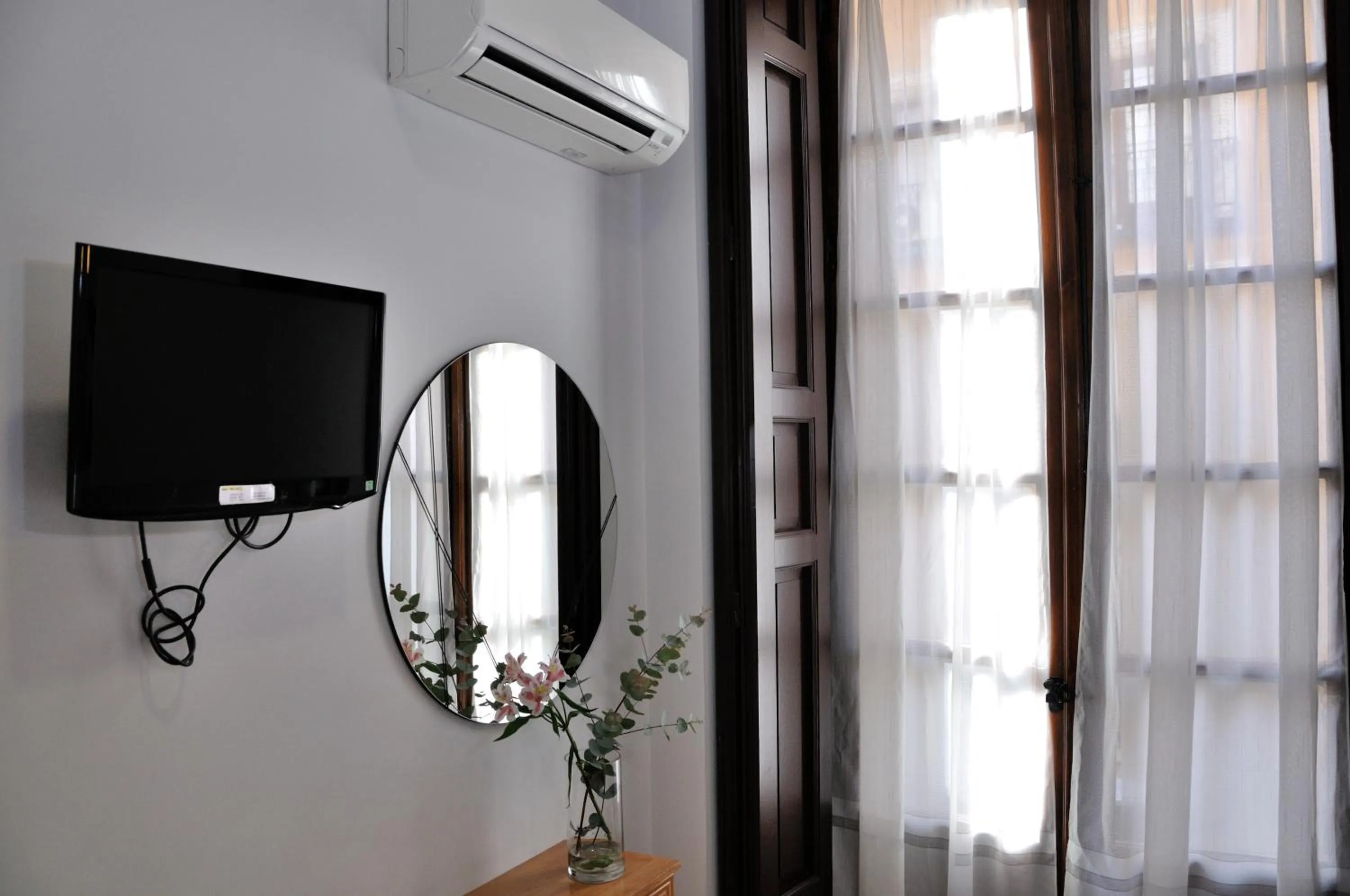 Decorative detail in Hostal Castilla II Puerta del Sol