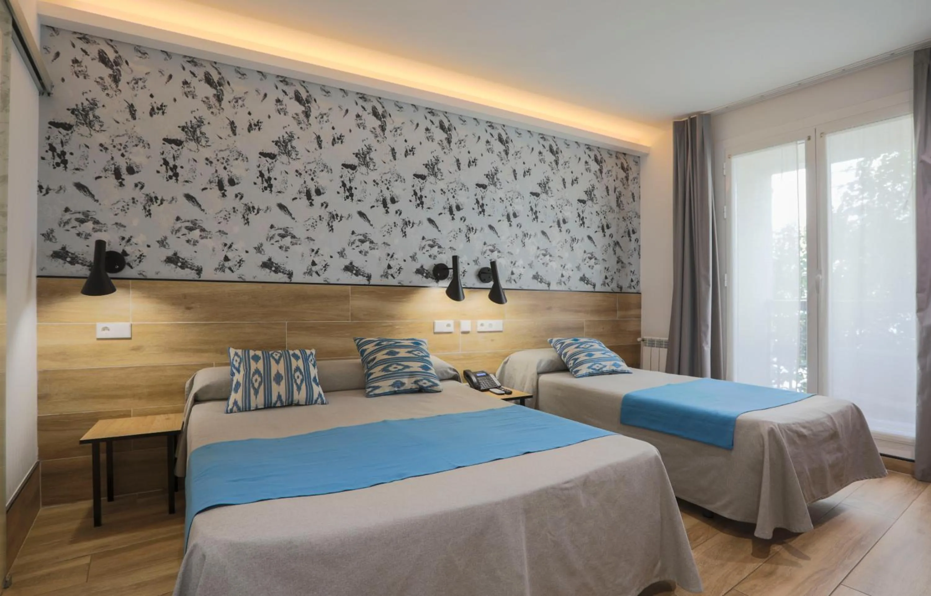 Bed in Hostal Castilla II Puerta del Sol