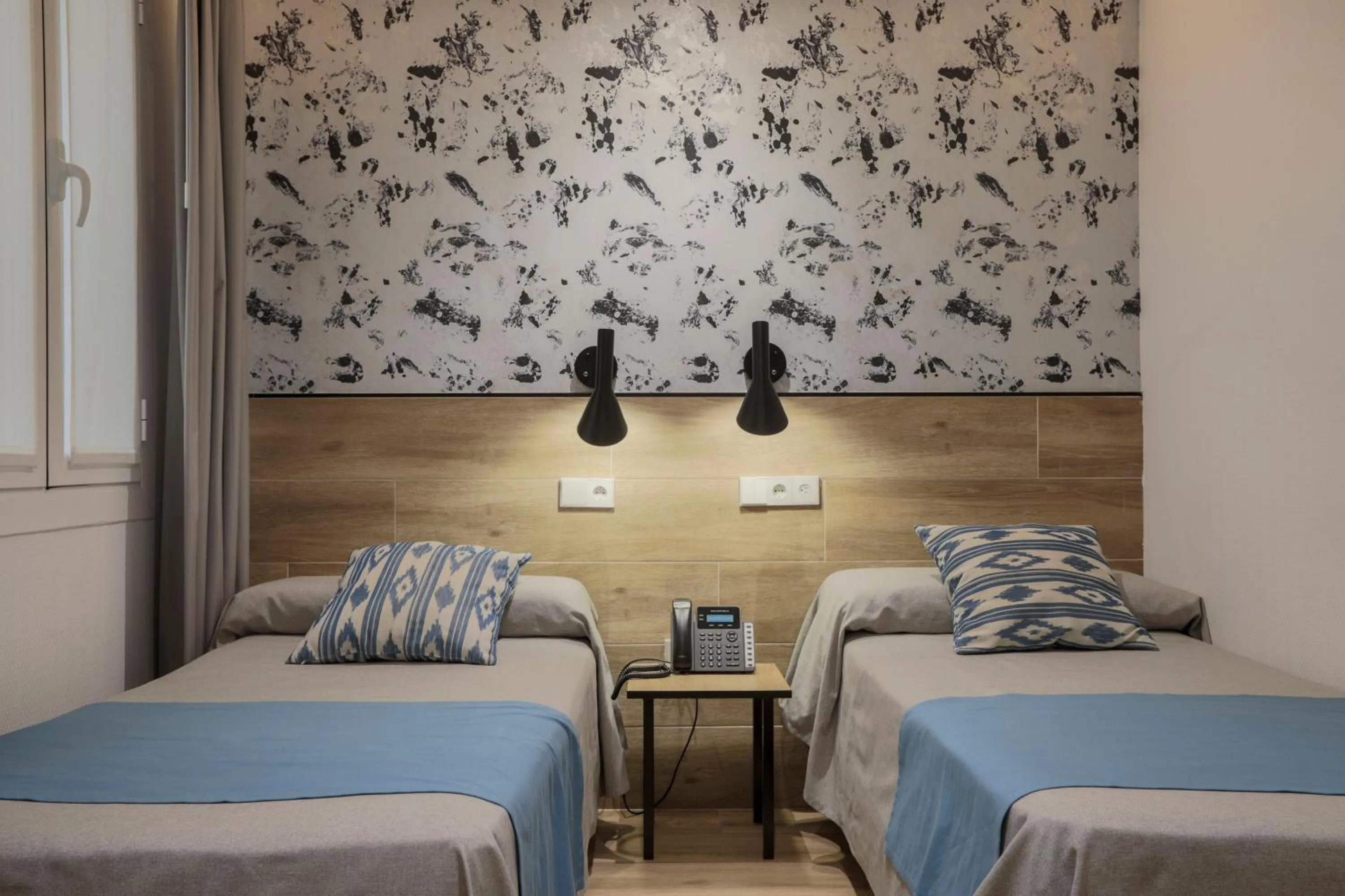 Bed in Hostal Castilla II Puerta del Sol