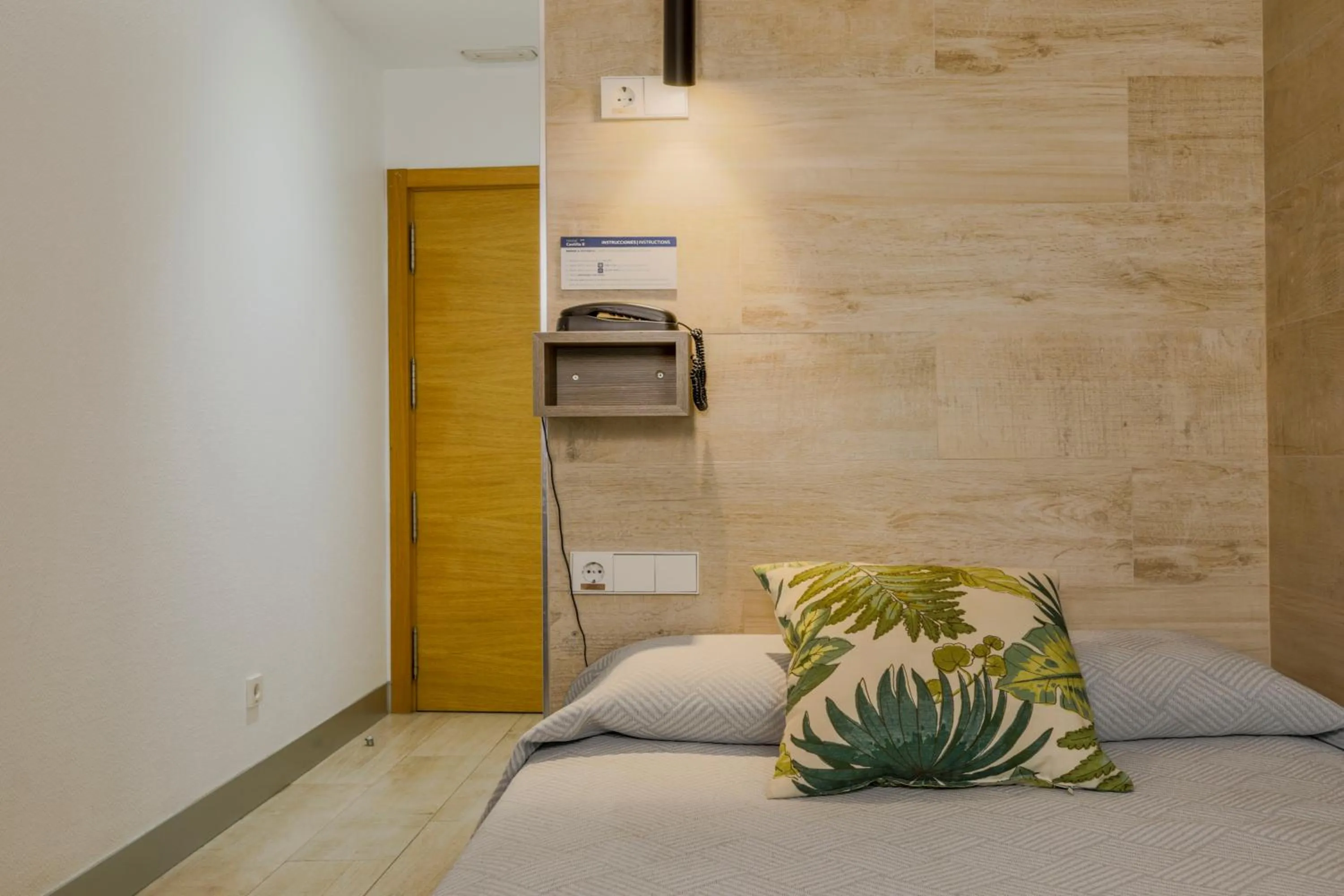 Bed in Hostal Castilla II Puerta del Sol