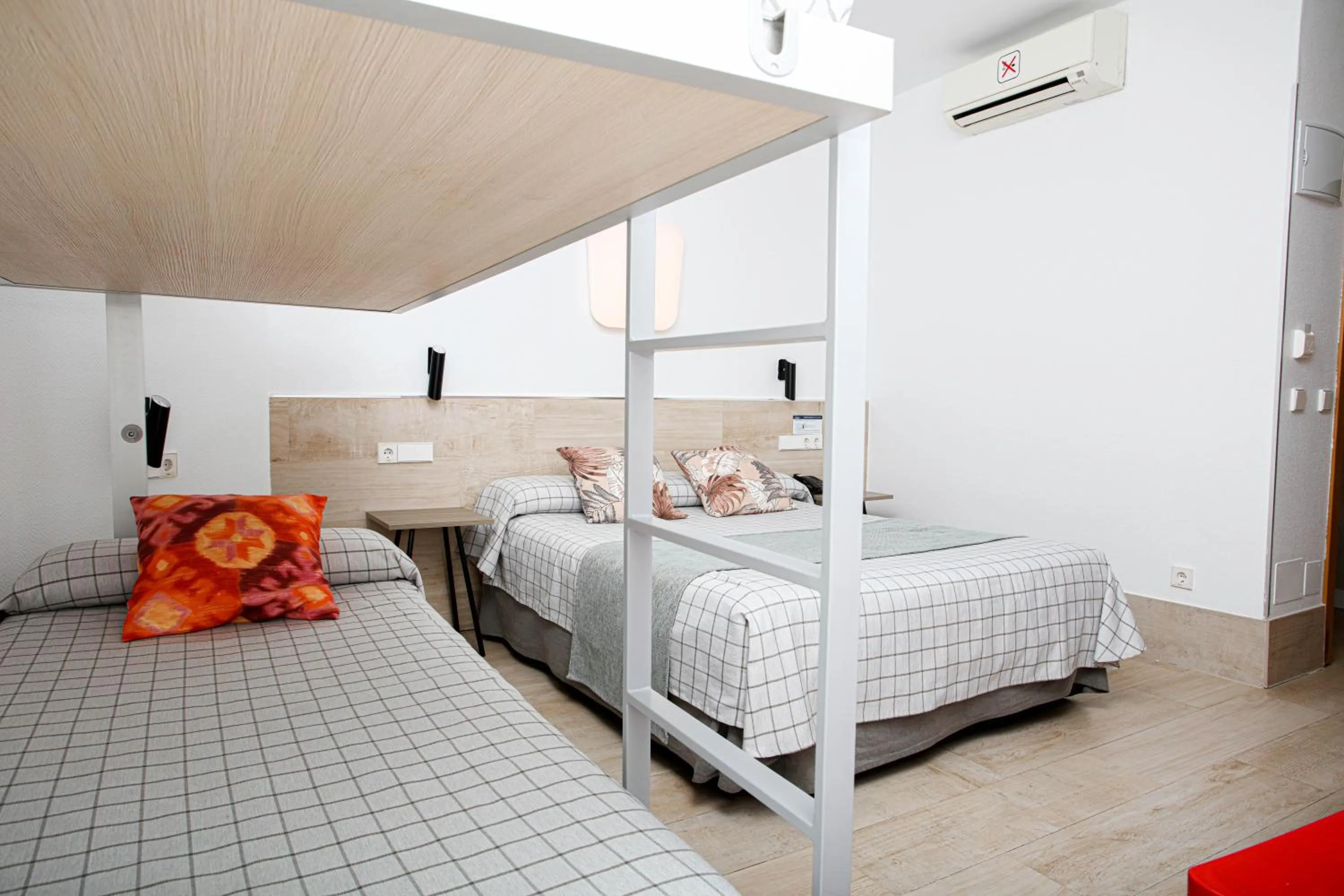 Photo of the whole room, Bed in Hostal Castilla II Puerta del Sol