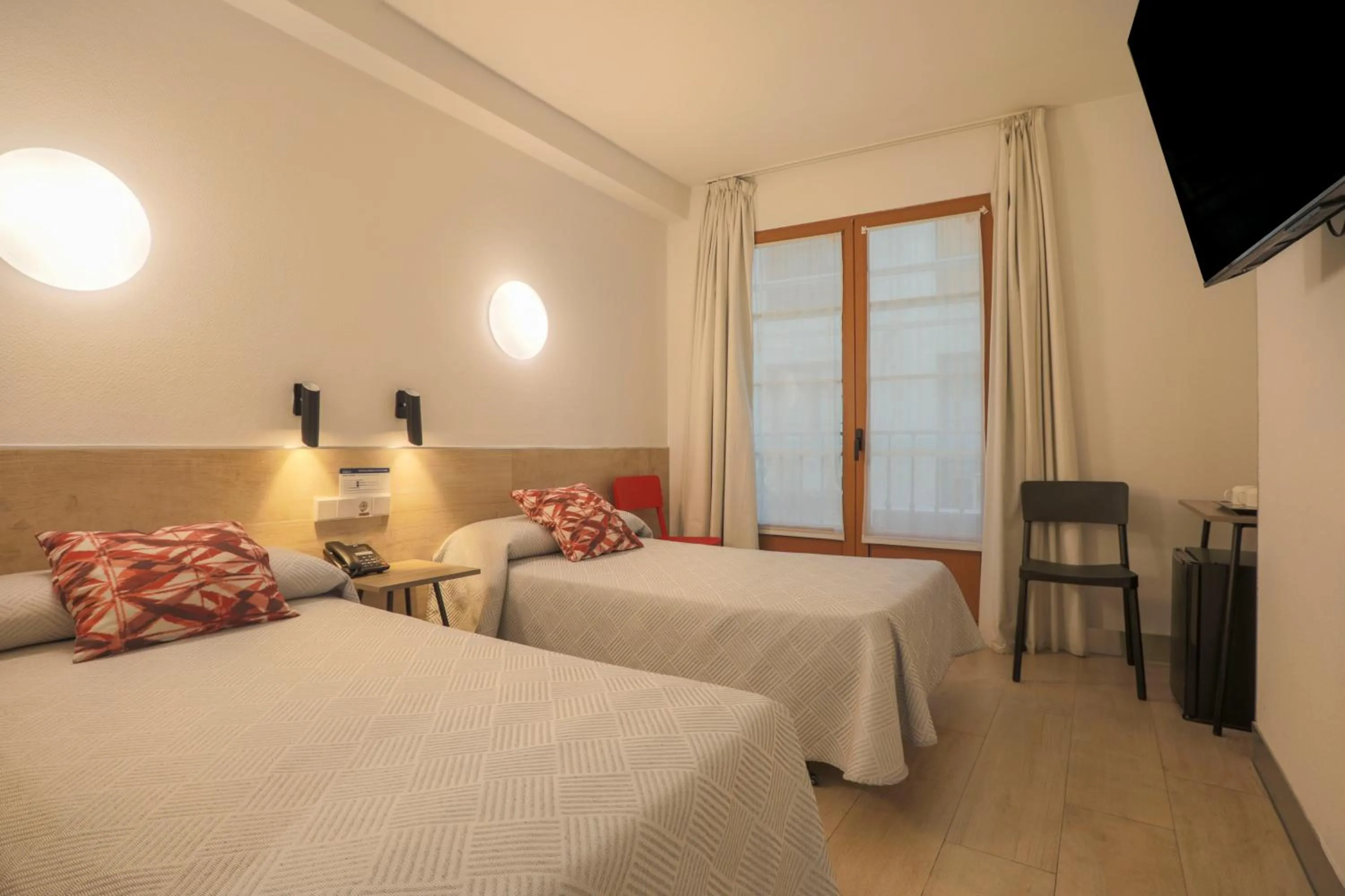 Bed in Hostal Castilla II Puerta del Sol