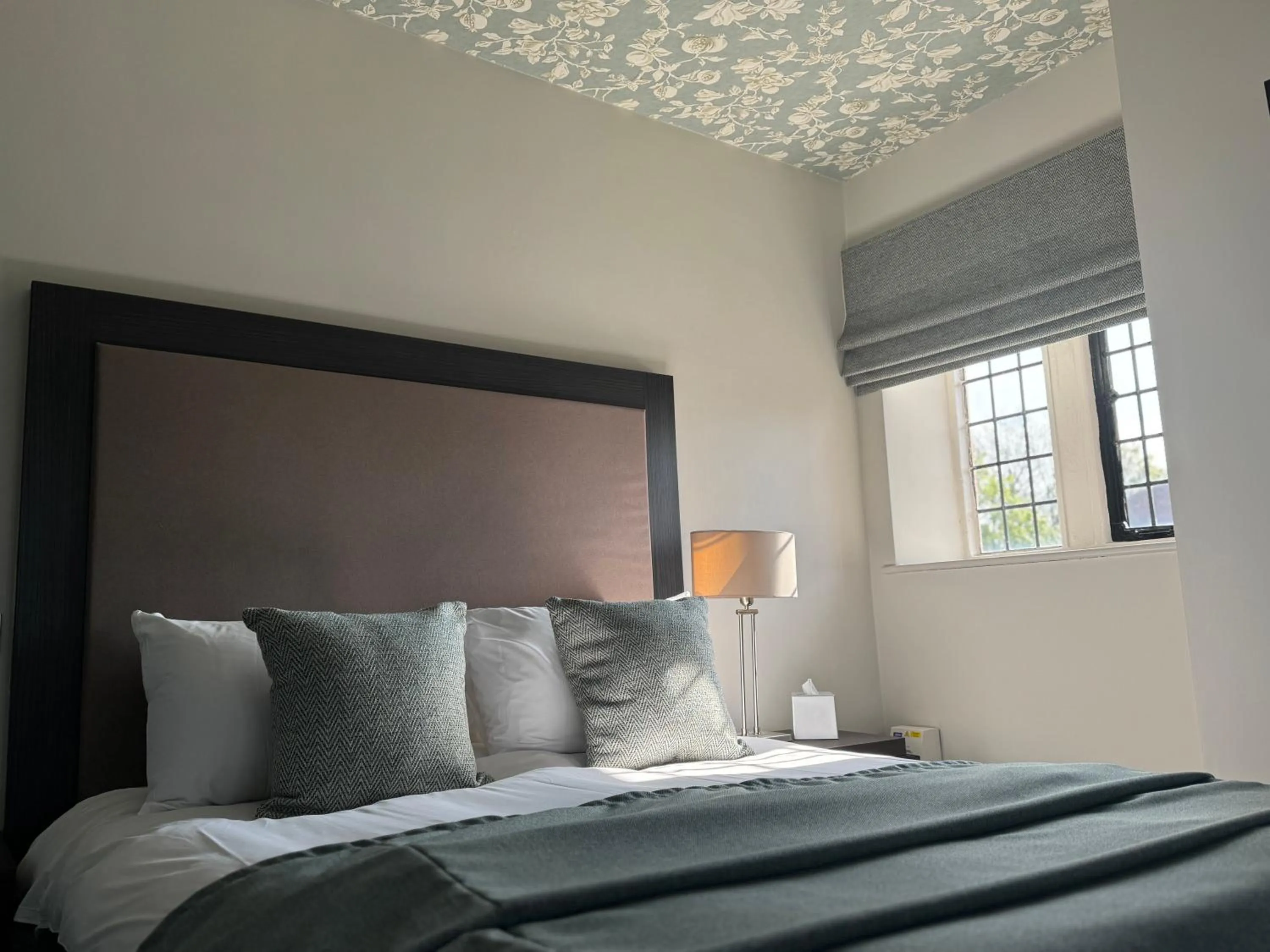 Bedroom, Bed in Abbey House Hotel