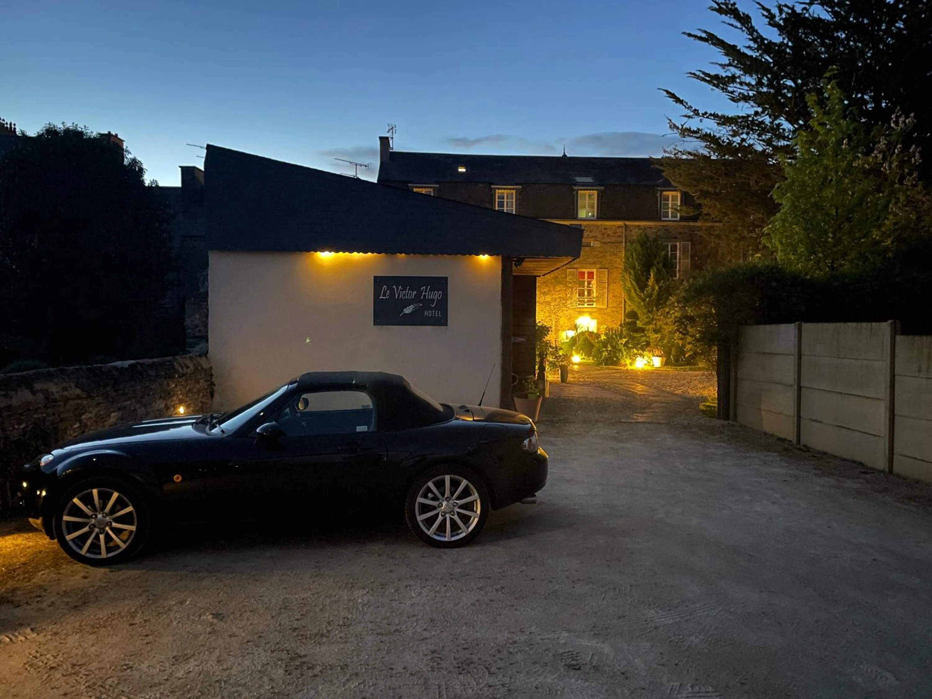 Night in Hôtel Victor Hugo