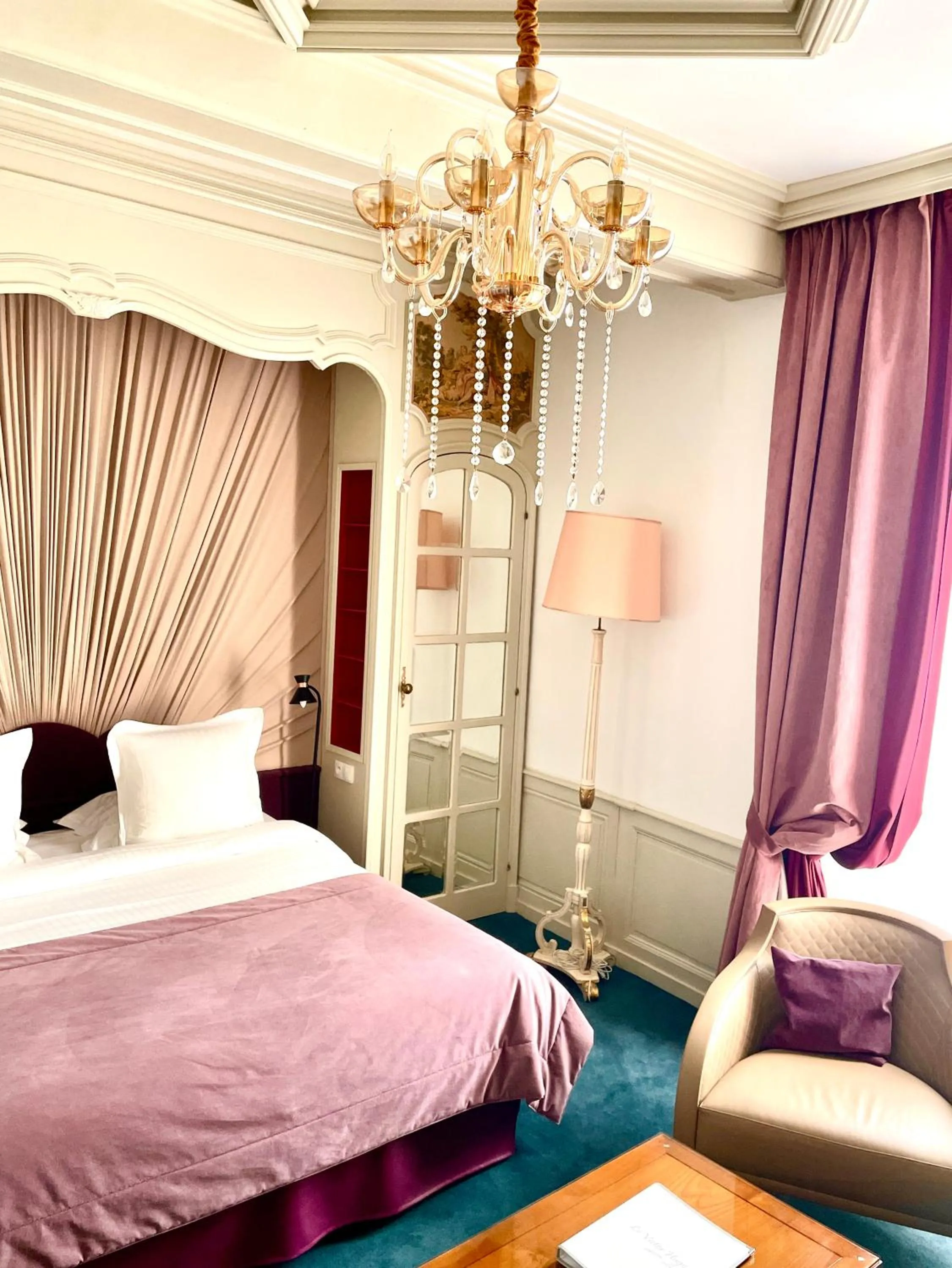 Shower, Bed in Hôtel Victor Hugo