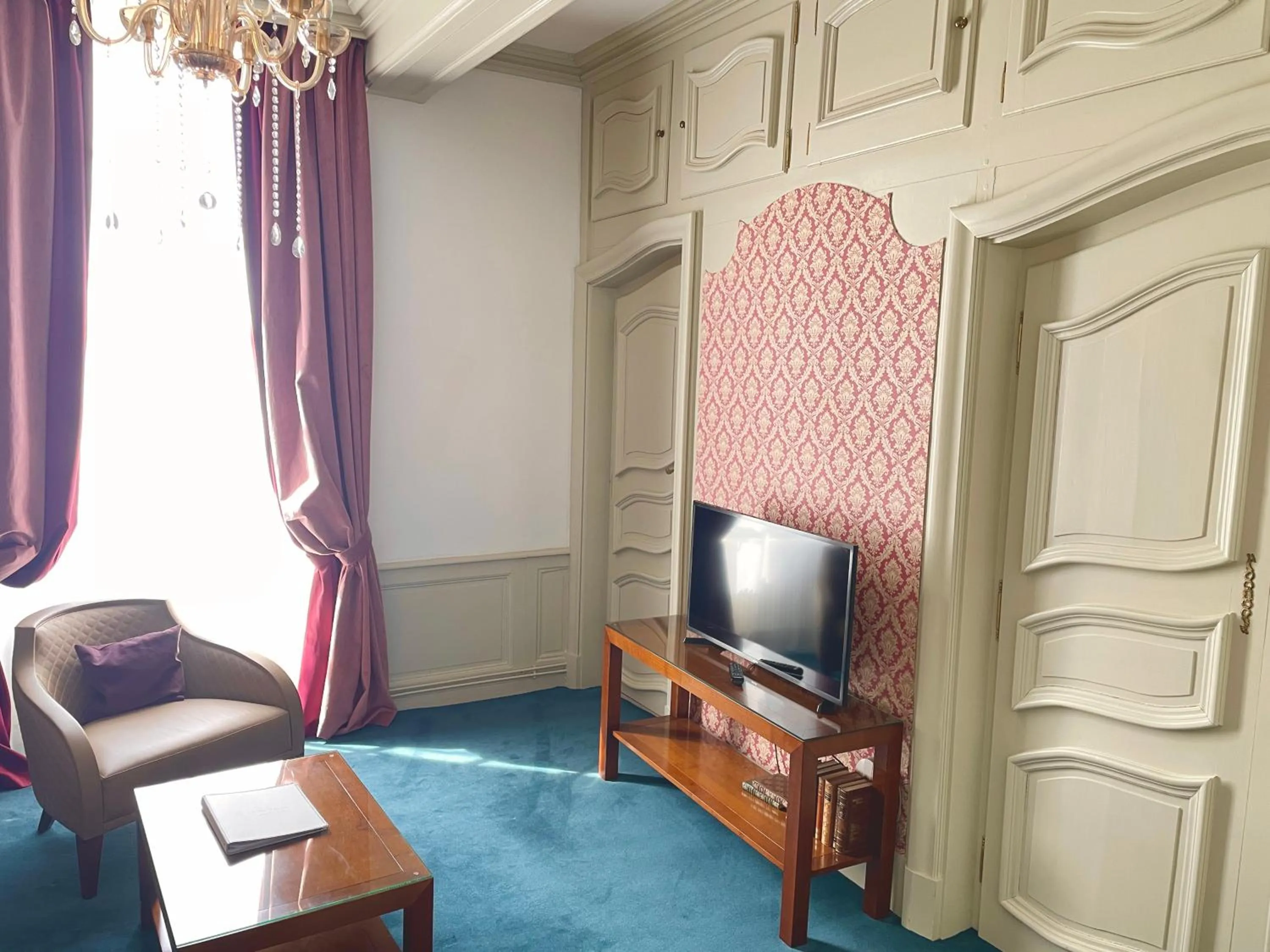 Seating area in Hôtel Victor Hugo