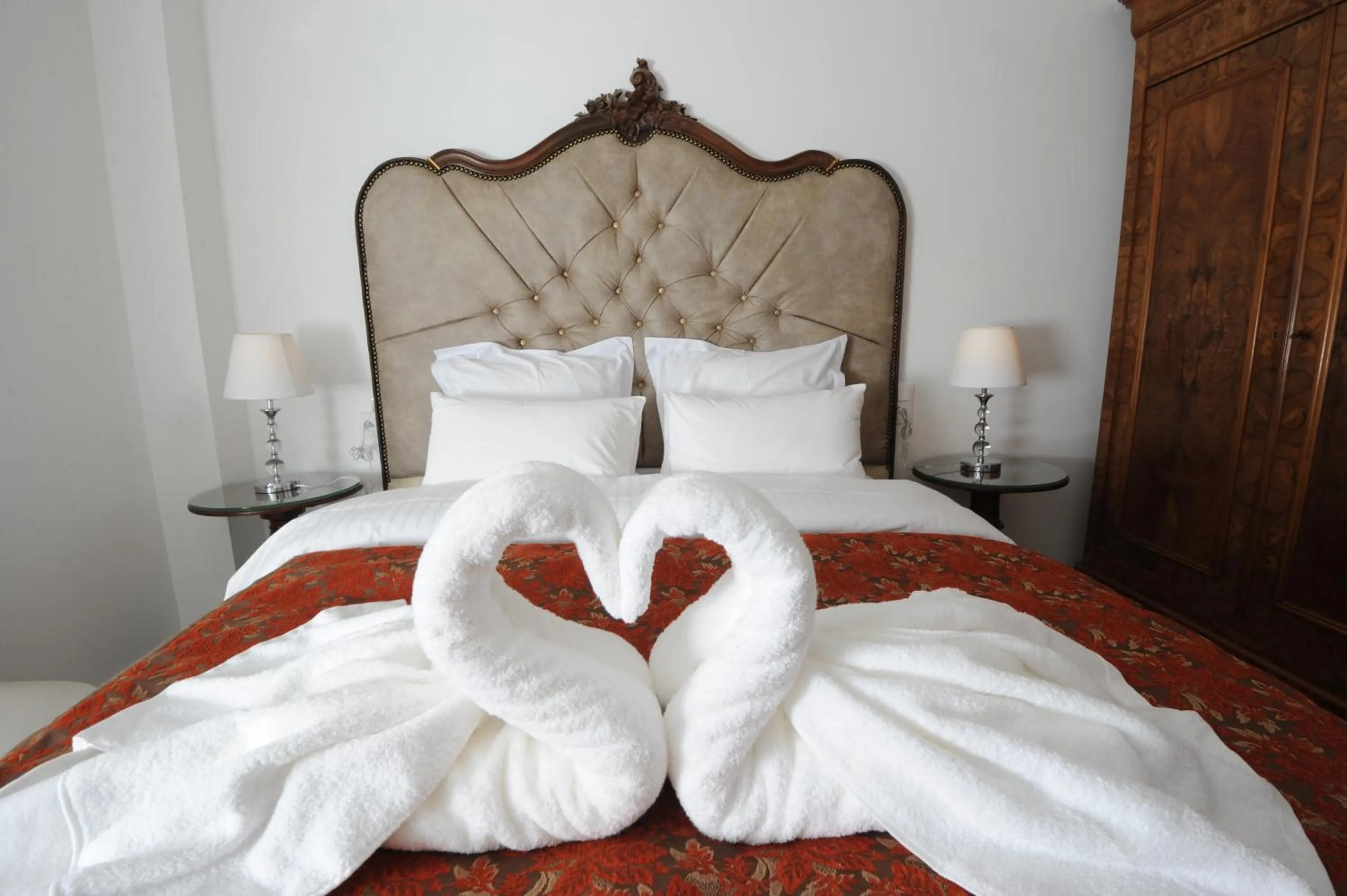 Bed in Hôtel Victor Hugo