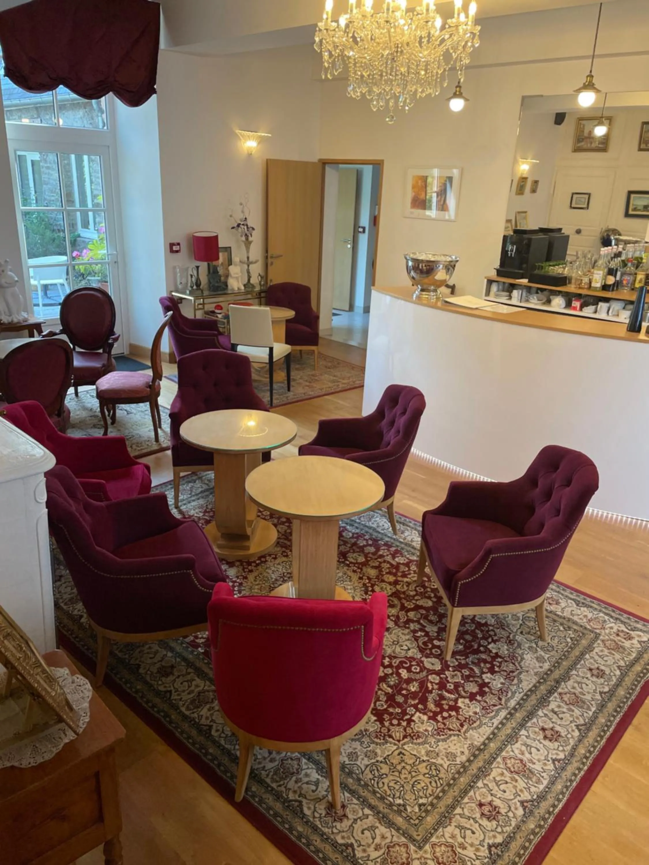 Lounge or bar in Hôtel Victor Hugo