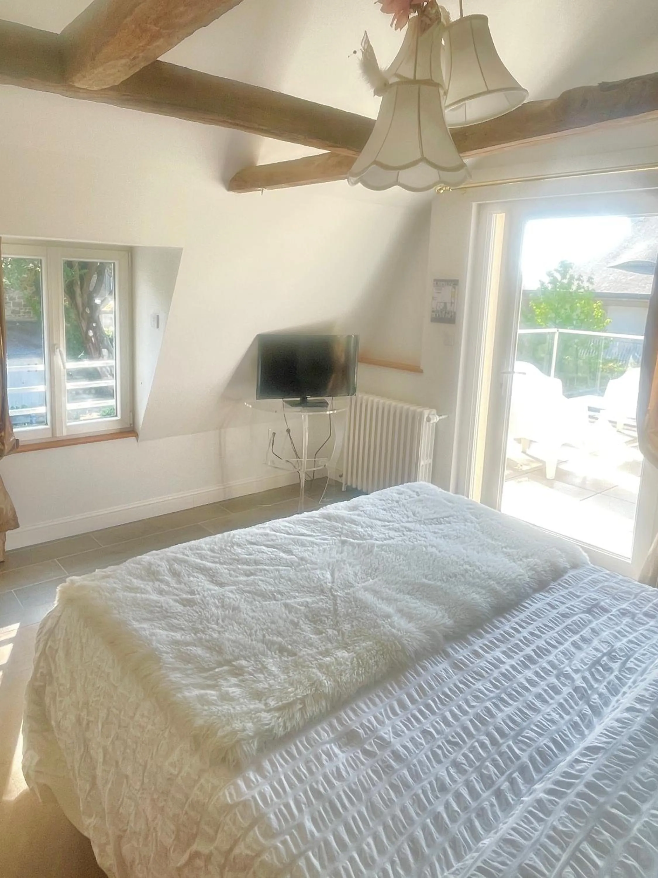 Shower, Bed in Hôtel Victor Hugo