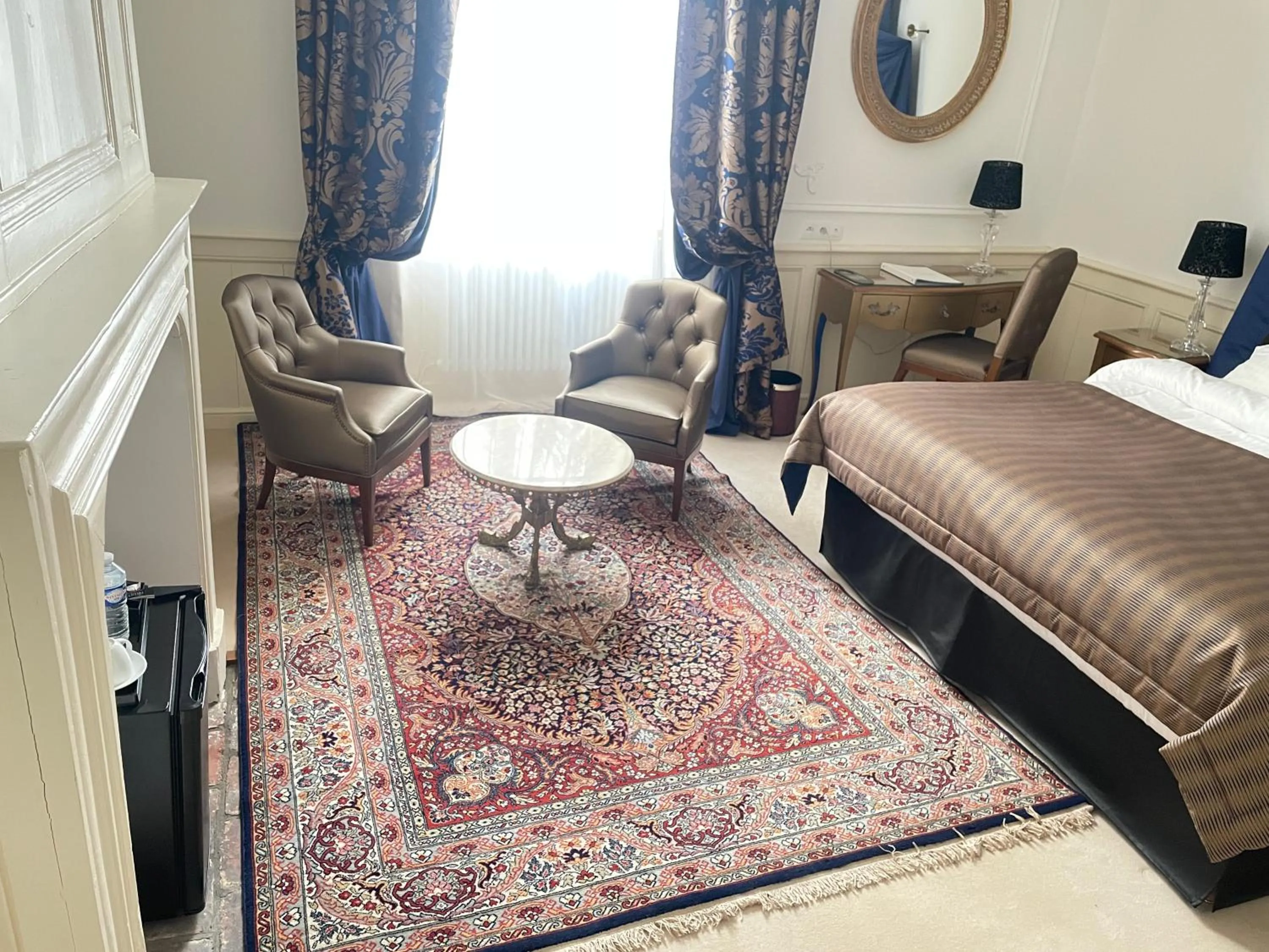 Bed in Hôtel Victor Hugo