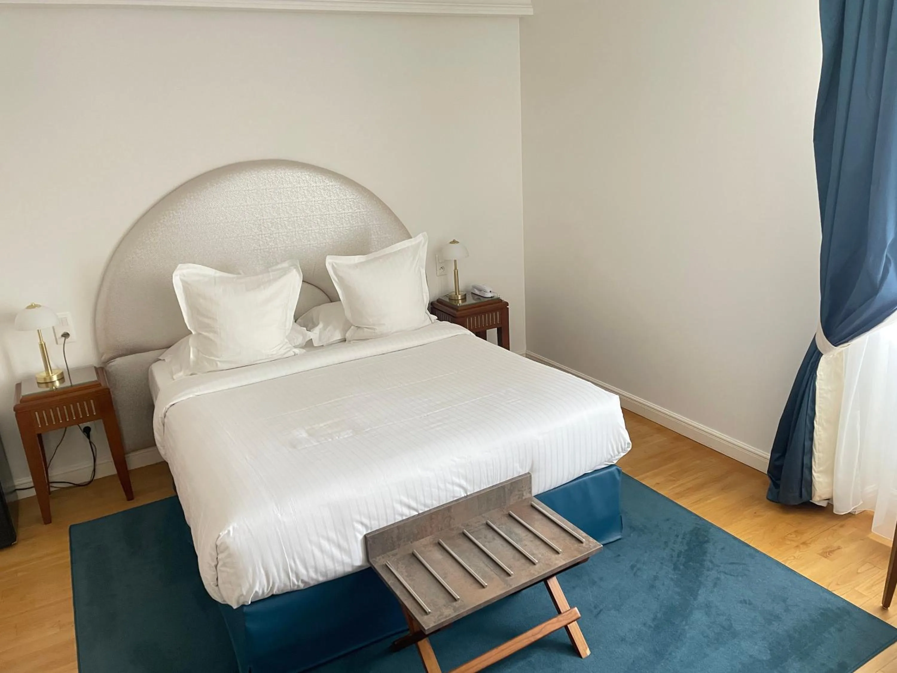 Bed in Hôtel Victor Hugo