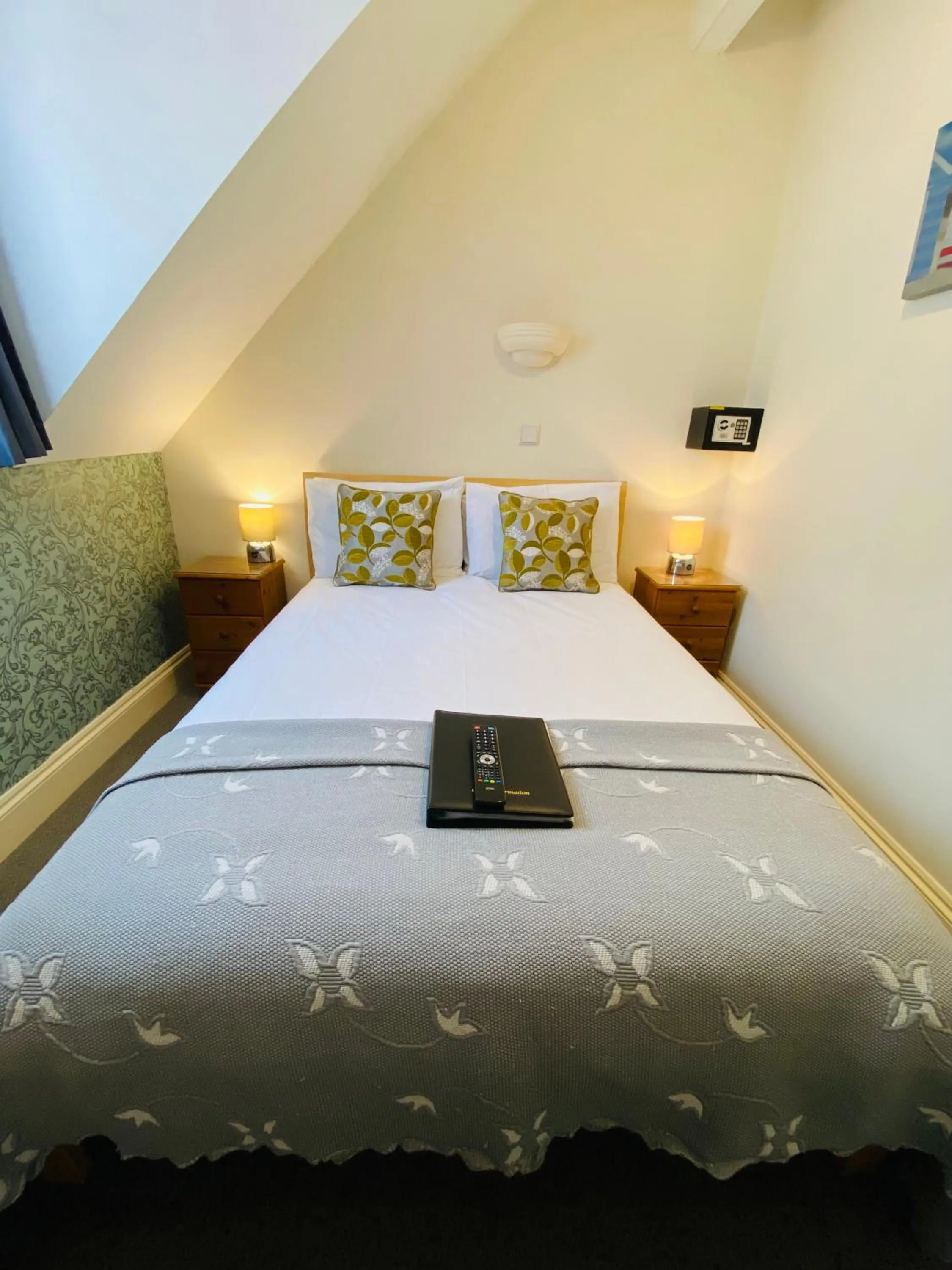 Bed in Coastal Waters (Hotel Barton)