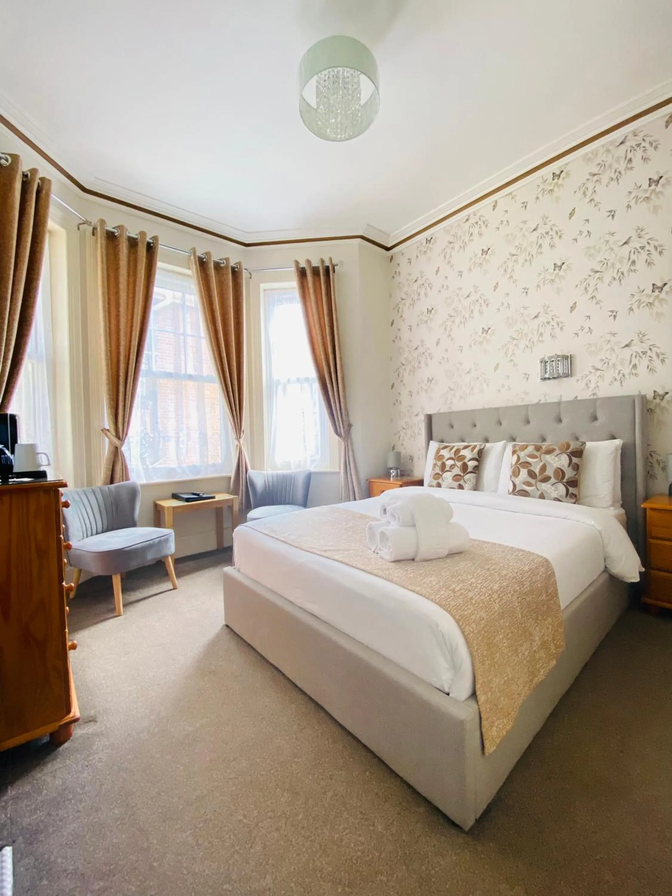 Bed in Coastal Waters (Hotel Barton)