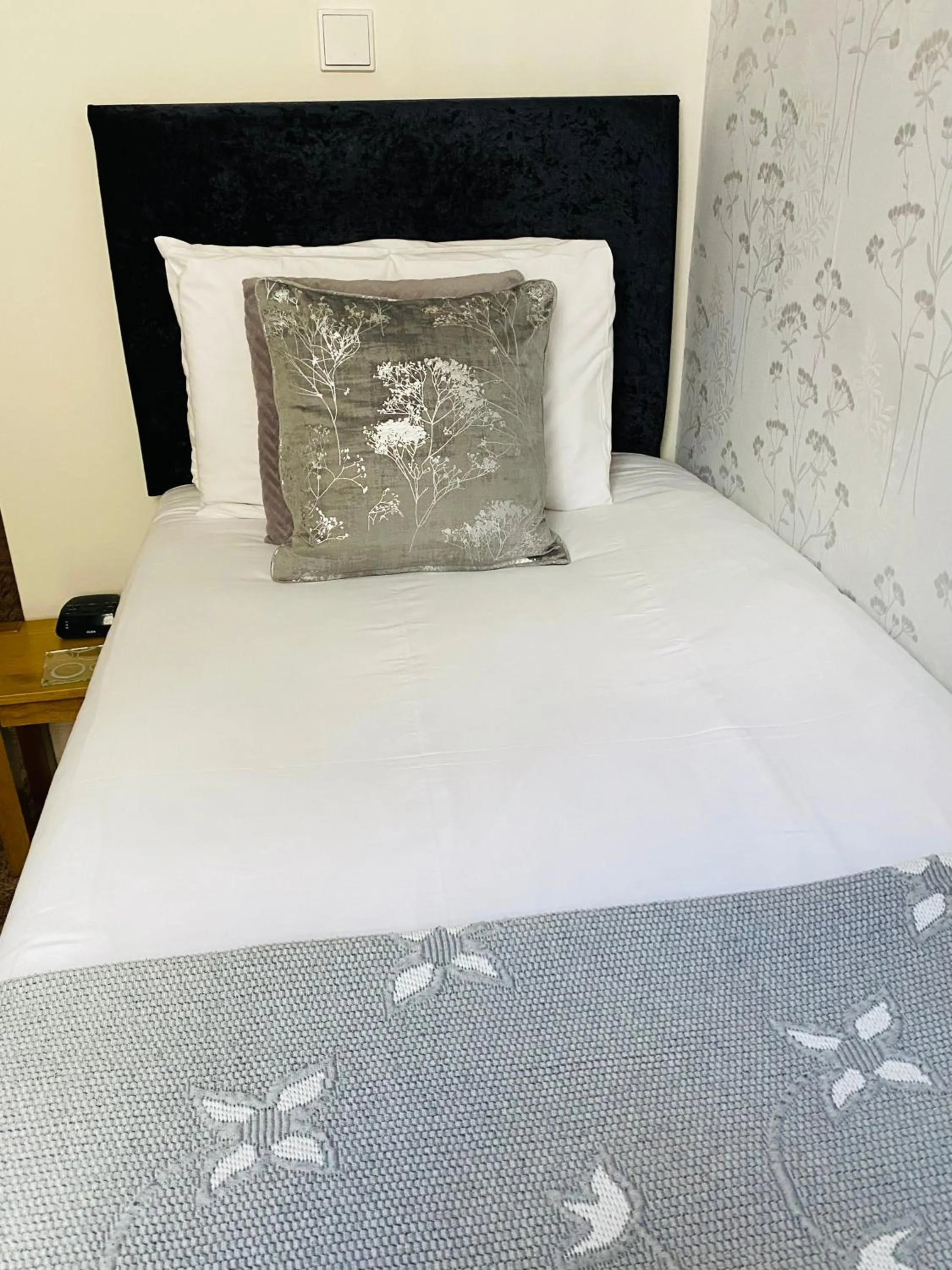 Bed in Coastal Waters (Hotel Barton)