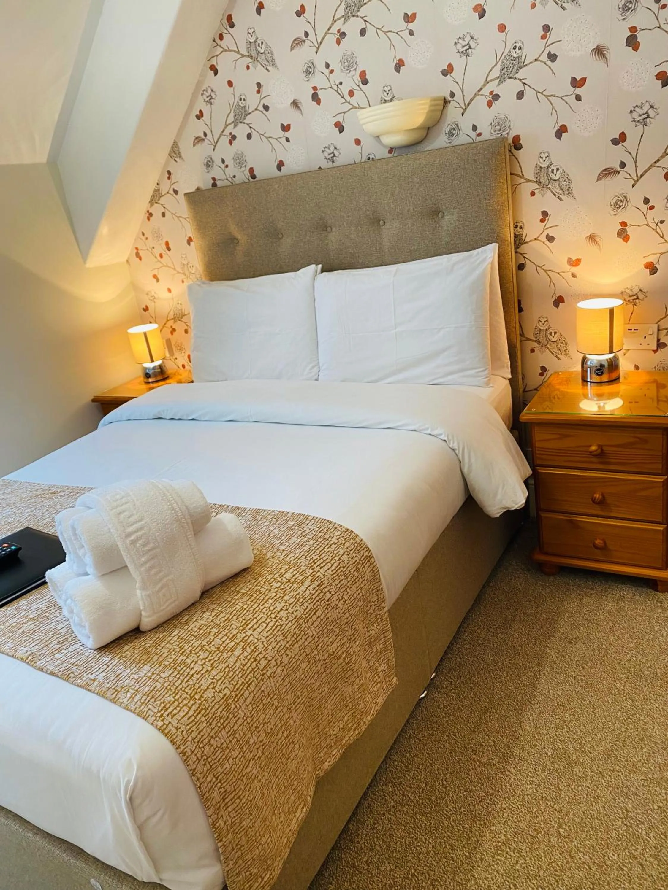 Bed in Coastal Waters (Hotel Barton)