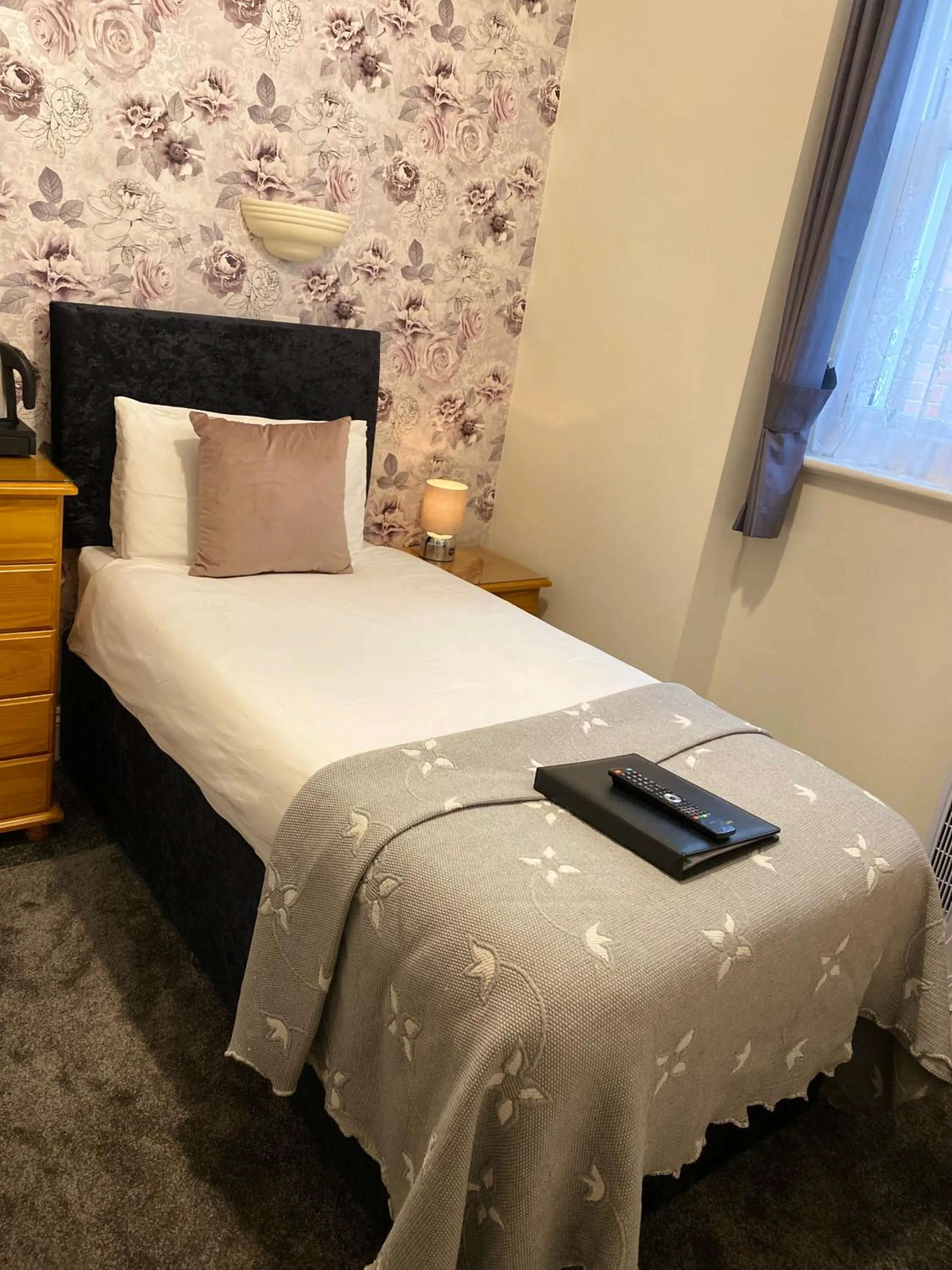 Bed in Coastal Waters (Hotel Barton)