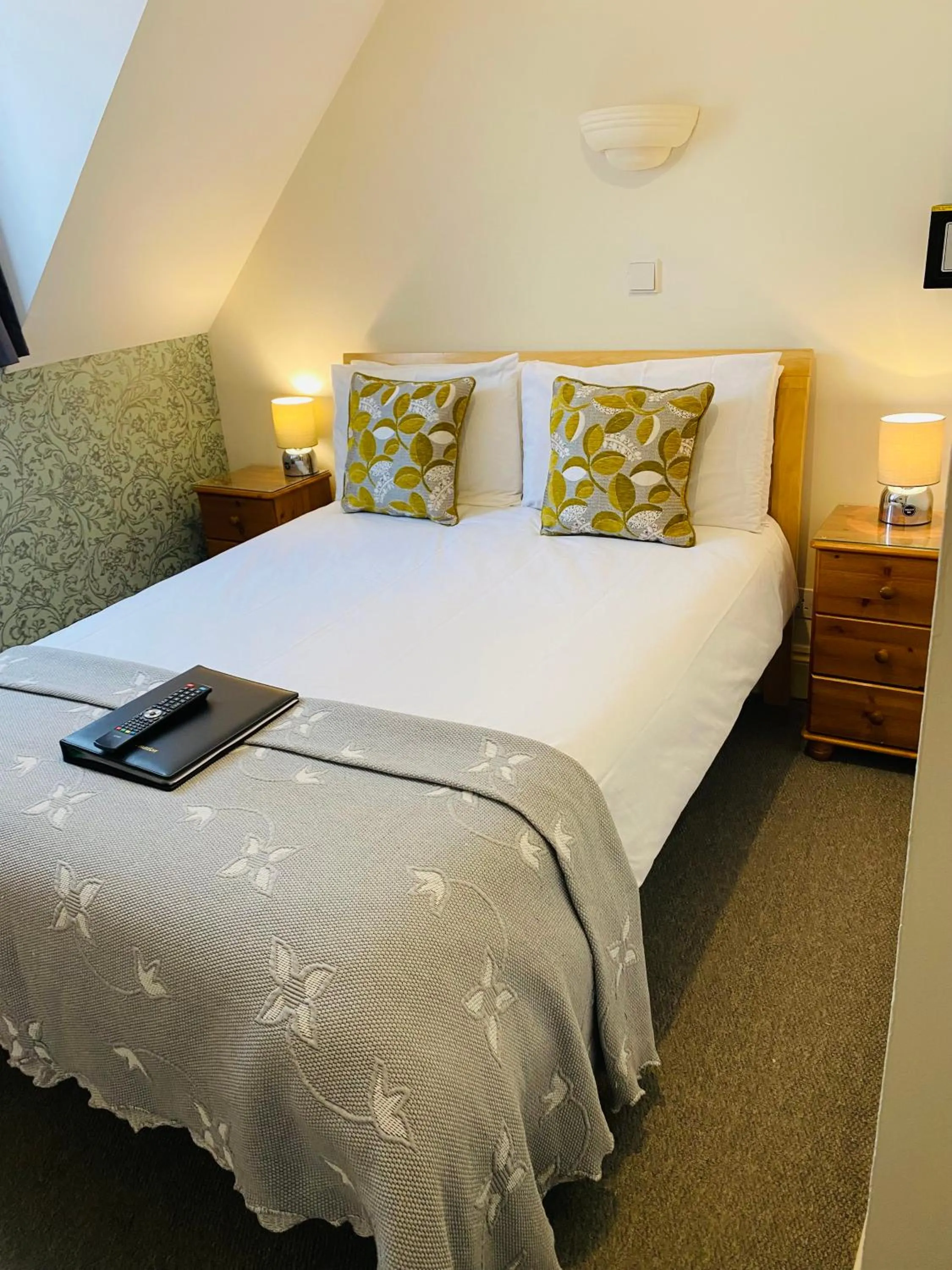 Bed in Coastal Waters (Hotel Barton)